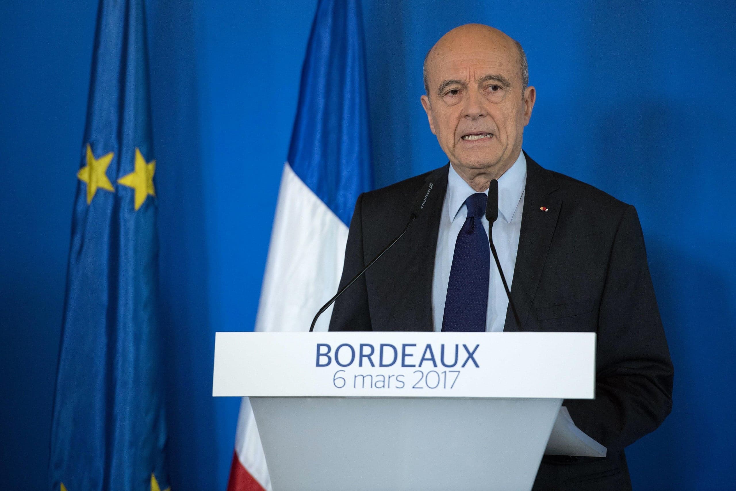 – Nie będę startował w wyborach prezydenckich – oświadczył dziś rano były rywal Fillona, premier Francji Alain Juppe