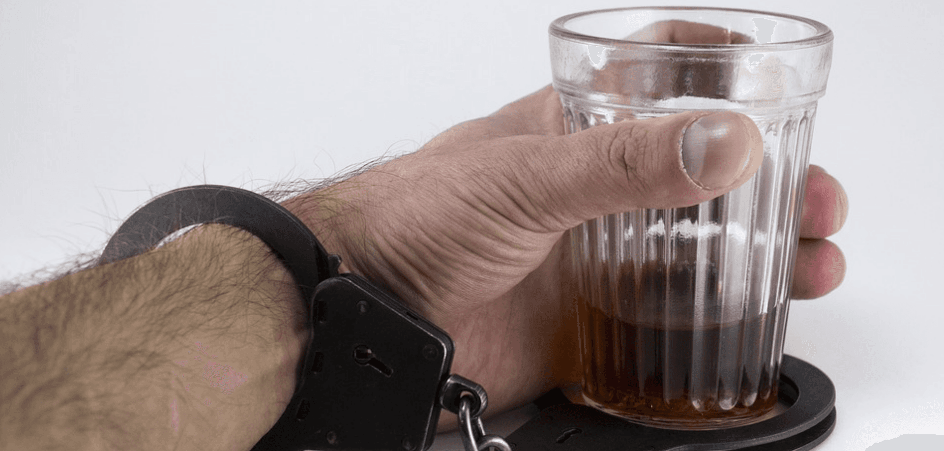 Robert Wyrostkiewicz: walcząc z alkoholizmem, nie możemy skupiać się jedynie na „małpkach”