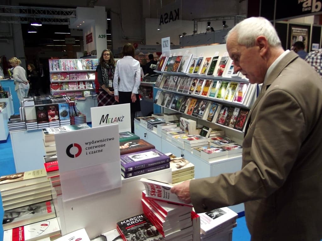 Dziś Światowy Dzień Książki. Według Biblioteki Narodowej, najwięcej czytają młodzi, najmniej – ludzie w wieku 50-70 lat