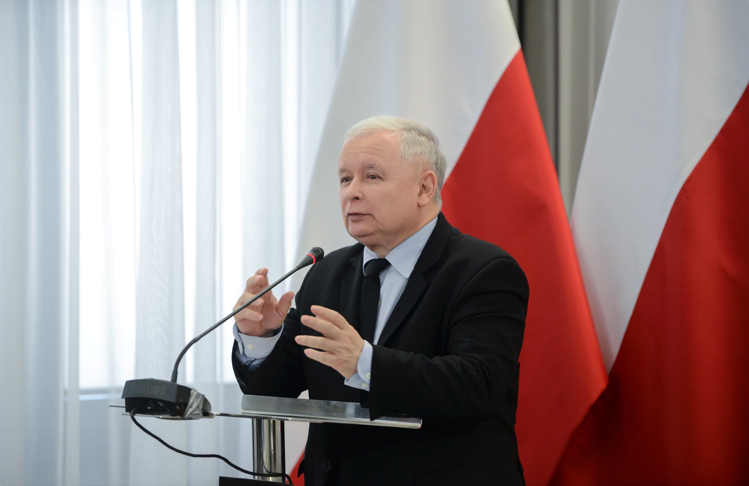 Jarosław Kaczyński na konferencji w Senacie: „Obowiązującą konstytucję śmiało można nazwać postkomunistyczną”