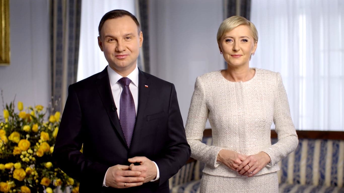 Prezydent Andrzej Duda wraz z małżonką oraz premier Beata Szydło złożyli rodakom życzenia z okazji Świąt Wielkanocnych