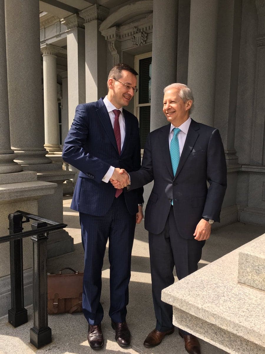 Morawiecki w USA: Jest duże zainteresowanie strony amerykańskiej sprzedażą Polsce gazu, ale za wcześnie na szczegóły