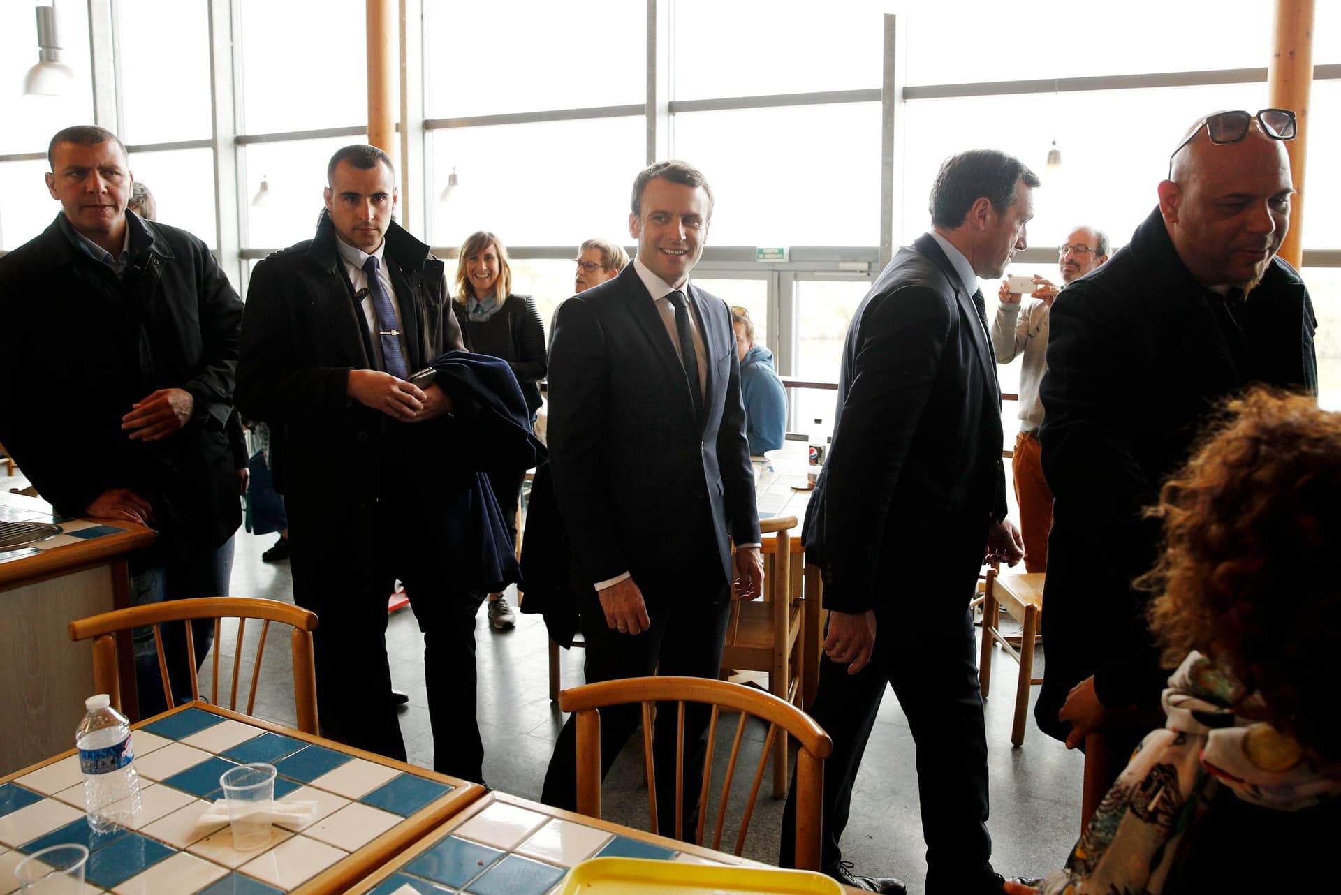 Francja: Do 20.00 trwa pierwsza tura wyborów prezydenckich. Obserwatorzy oceniają, że wynik jest bardzo nieprzewidywalny