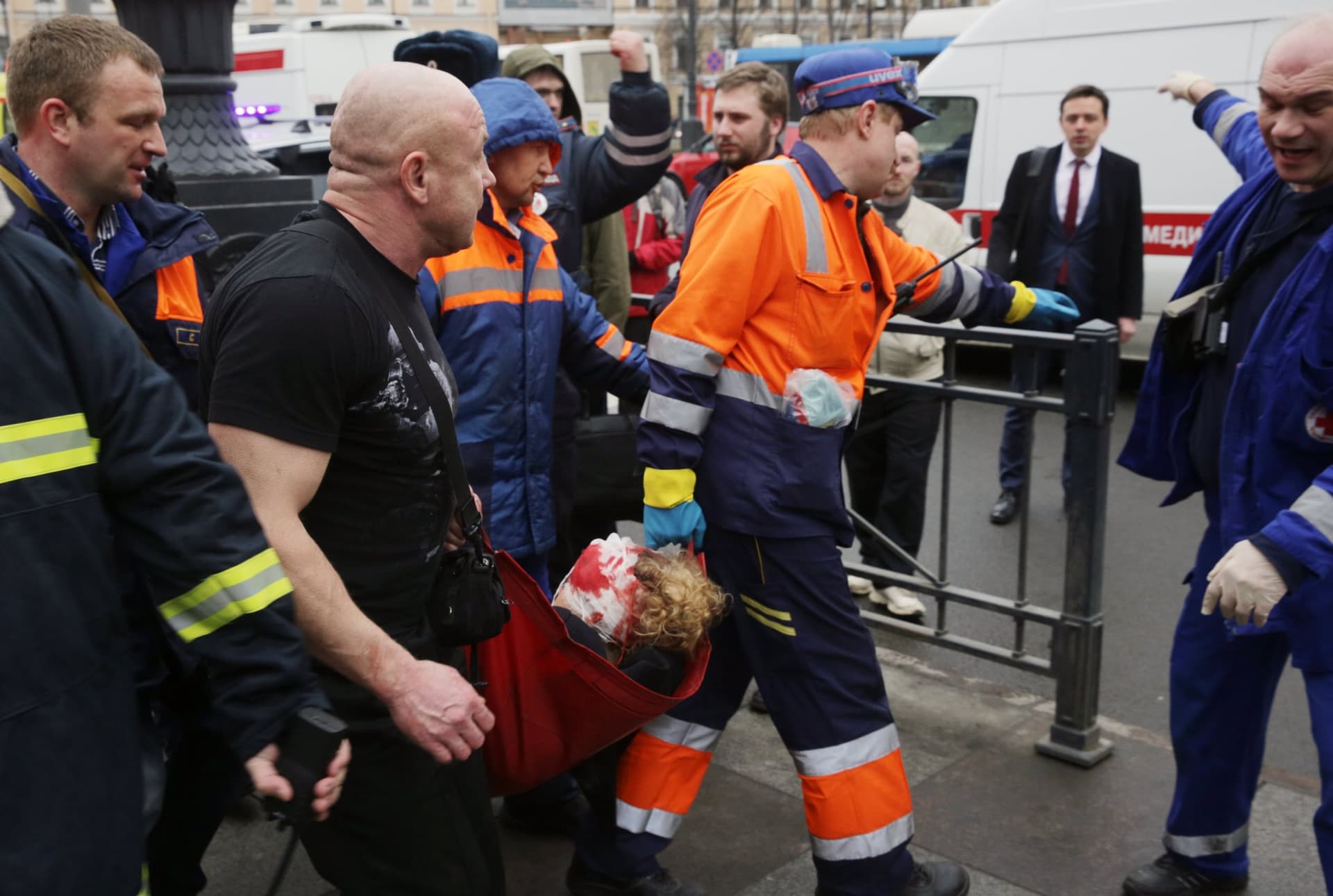 Rosja, Petersburg: Jest pewne, że wybuch na stacji metra to zamach terrorystyczny. Są ofiary śmiertelne i ranni