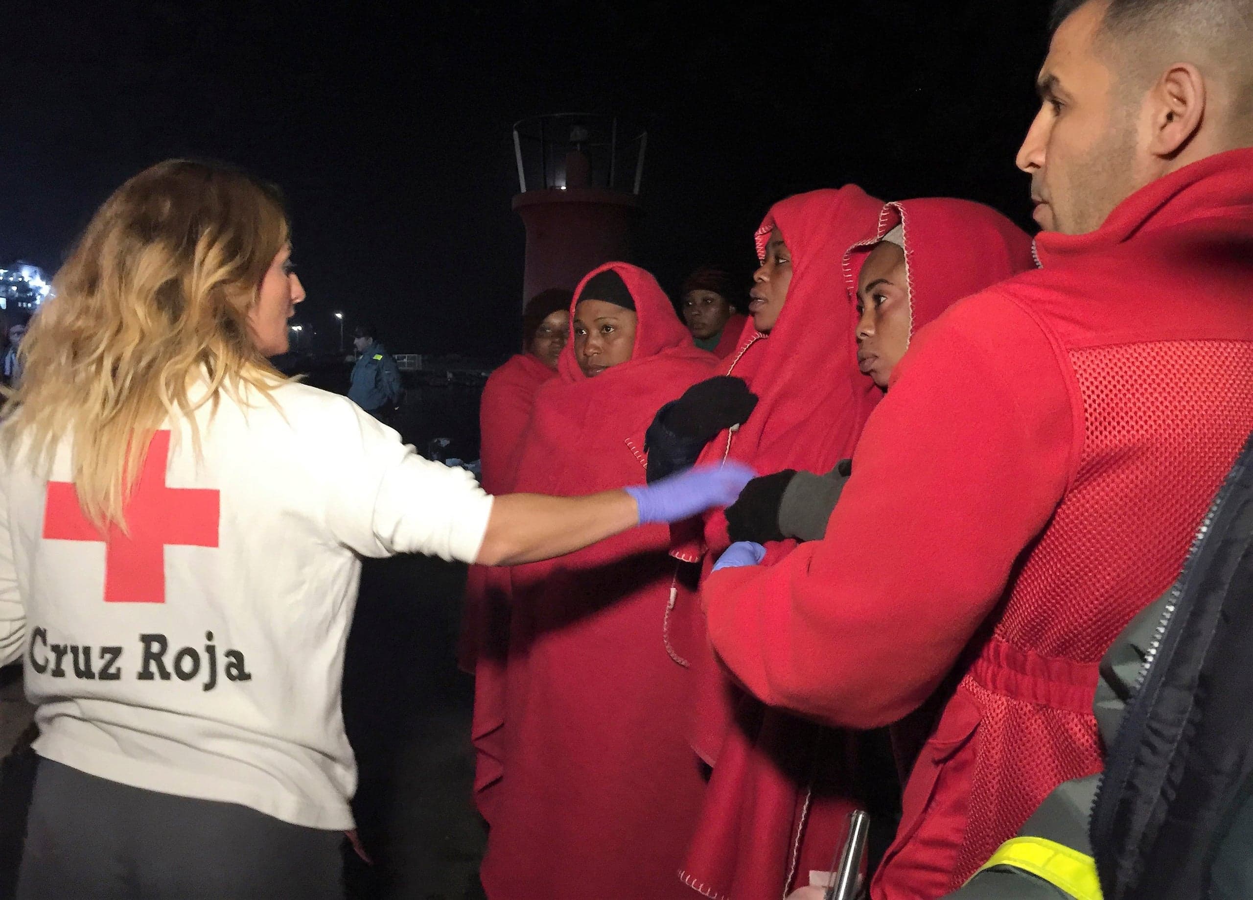Około 6,5 tysięcy migrantów płynących do Włoch uratowano w sobotę i niedzielę na Morzu Śródziemnym z dryfujących łodzi