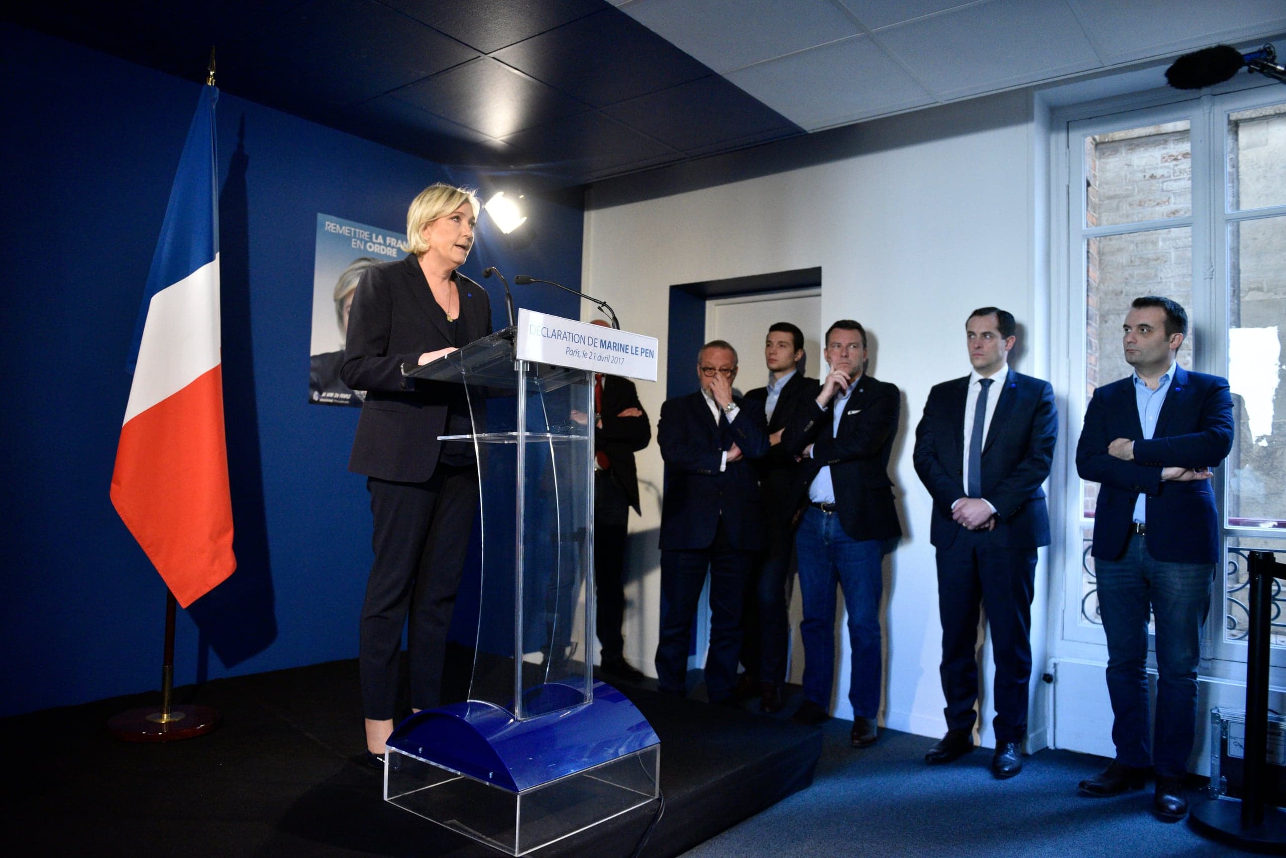 Premier Francji: Piątkowy zamach jest używany przez kandydatów w wyborach prezydenckich do własnych celów politycznych