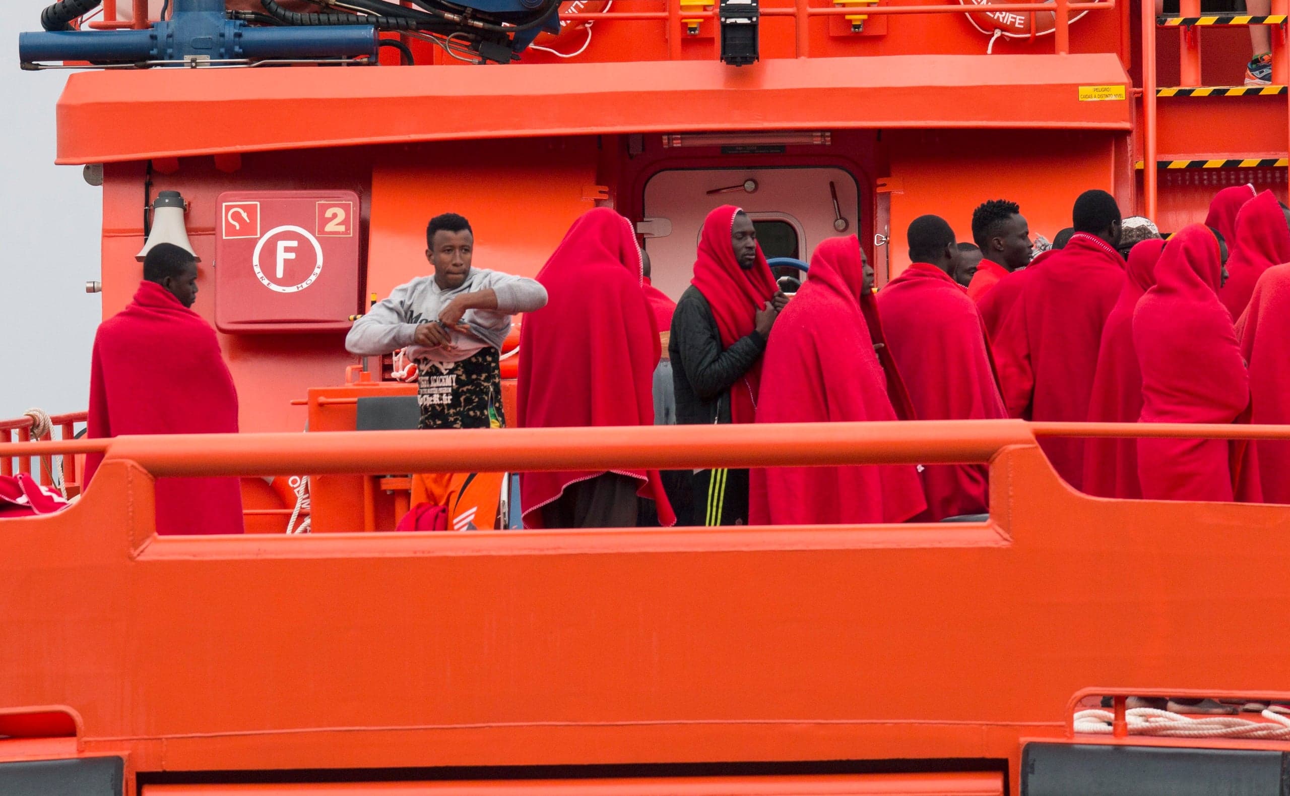 Demokracja we Włoszech jest w rozkładzie. Imigranci są sprowadzani, a rząd nie ma pomysłu, jak sobie z nimi poradzić