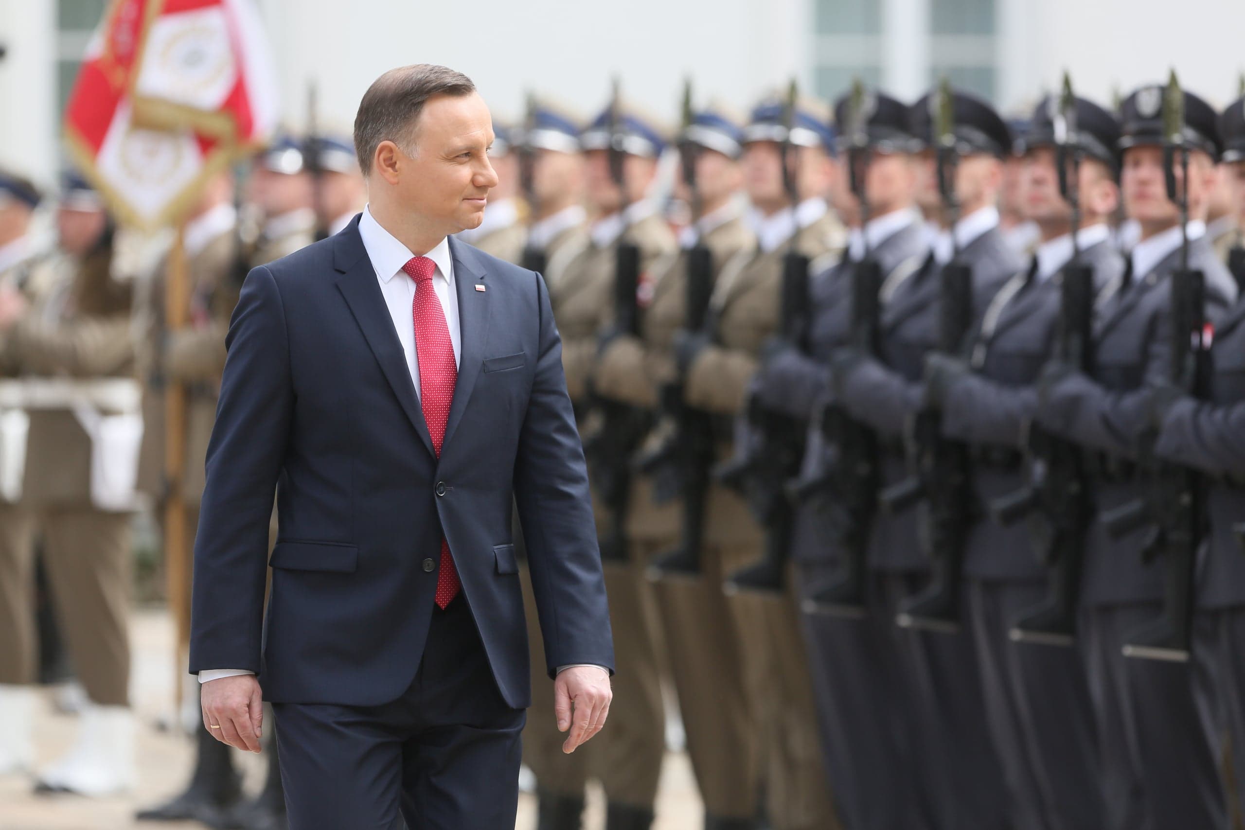 Prezydent Andrzej Duda: Dzień Flagi i Dzień Polonii łączą cześć dla biało-czerwonych barw z naszą wielką wspólnotą