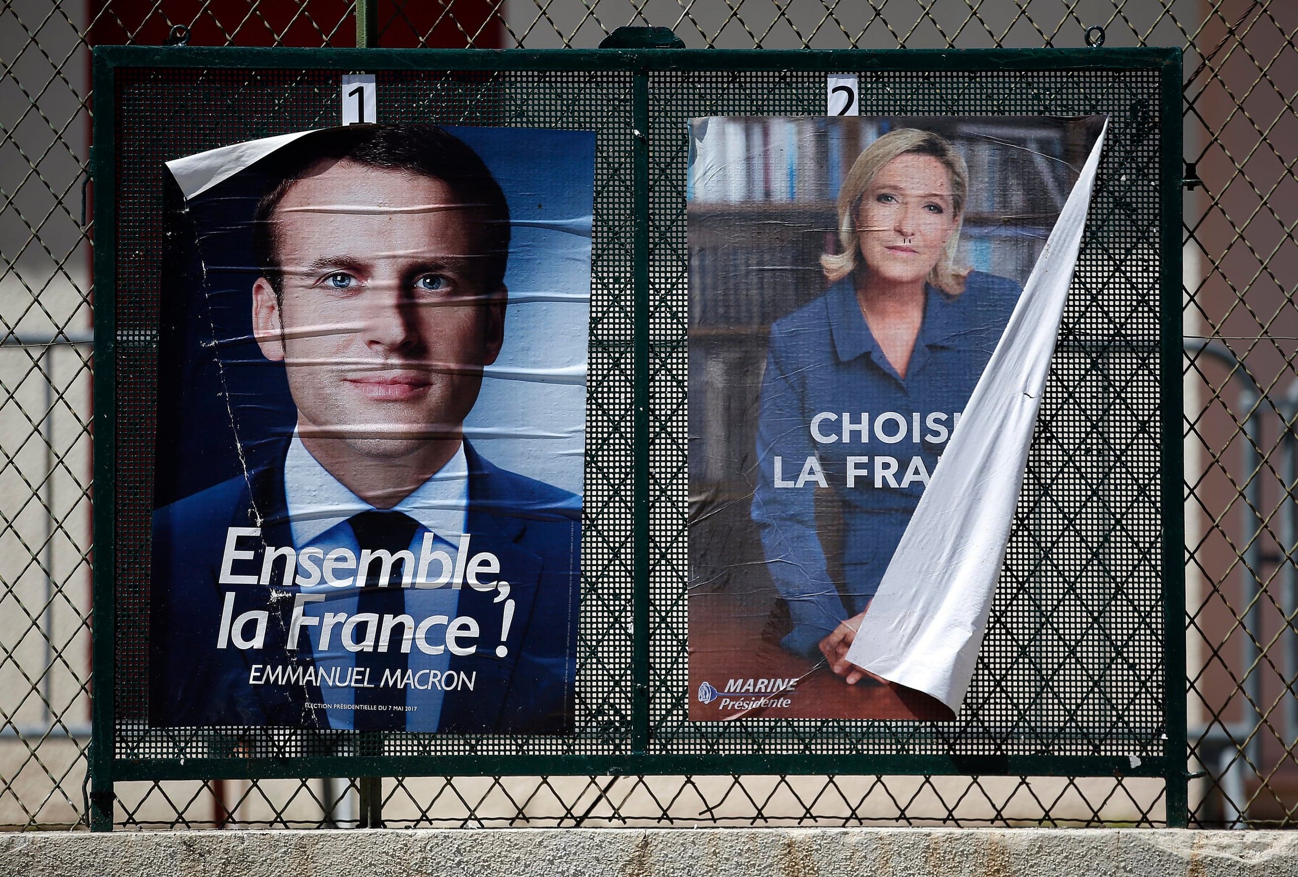 Francja wybiera prezydenta; w wielu miastach jest pochmurno i deszczowo. Frekwencja do godz. 17 wyniosła 65,3 proc.