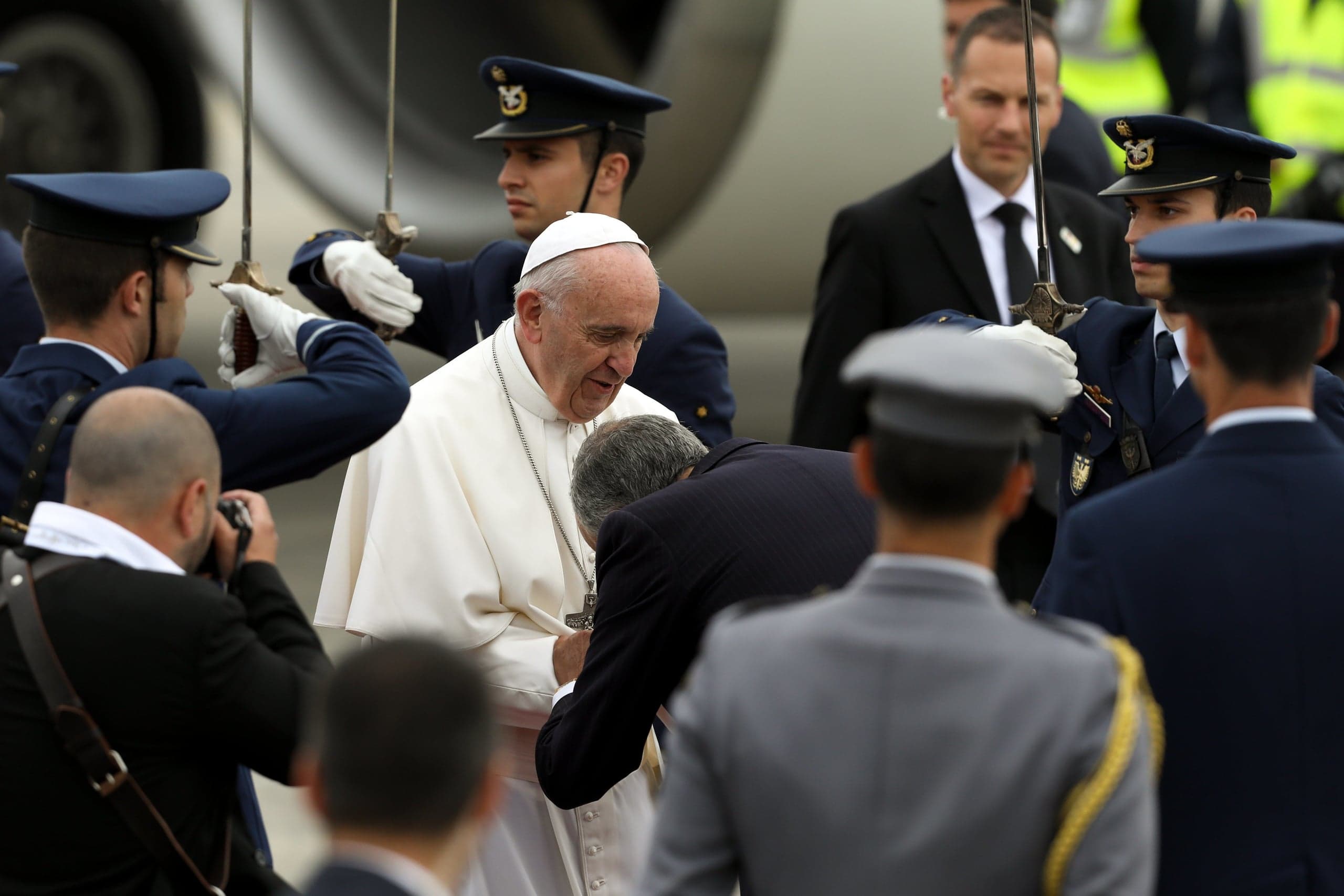 Portugalia: Papież Franciszek przybył do Fatimy, gdzie będzie przewodniczył uroczystościom stulecia objawień maryjnych