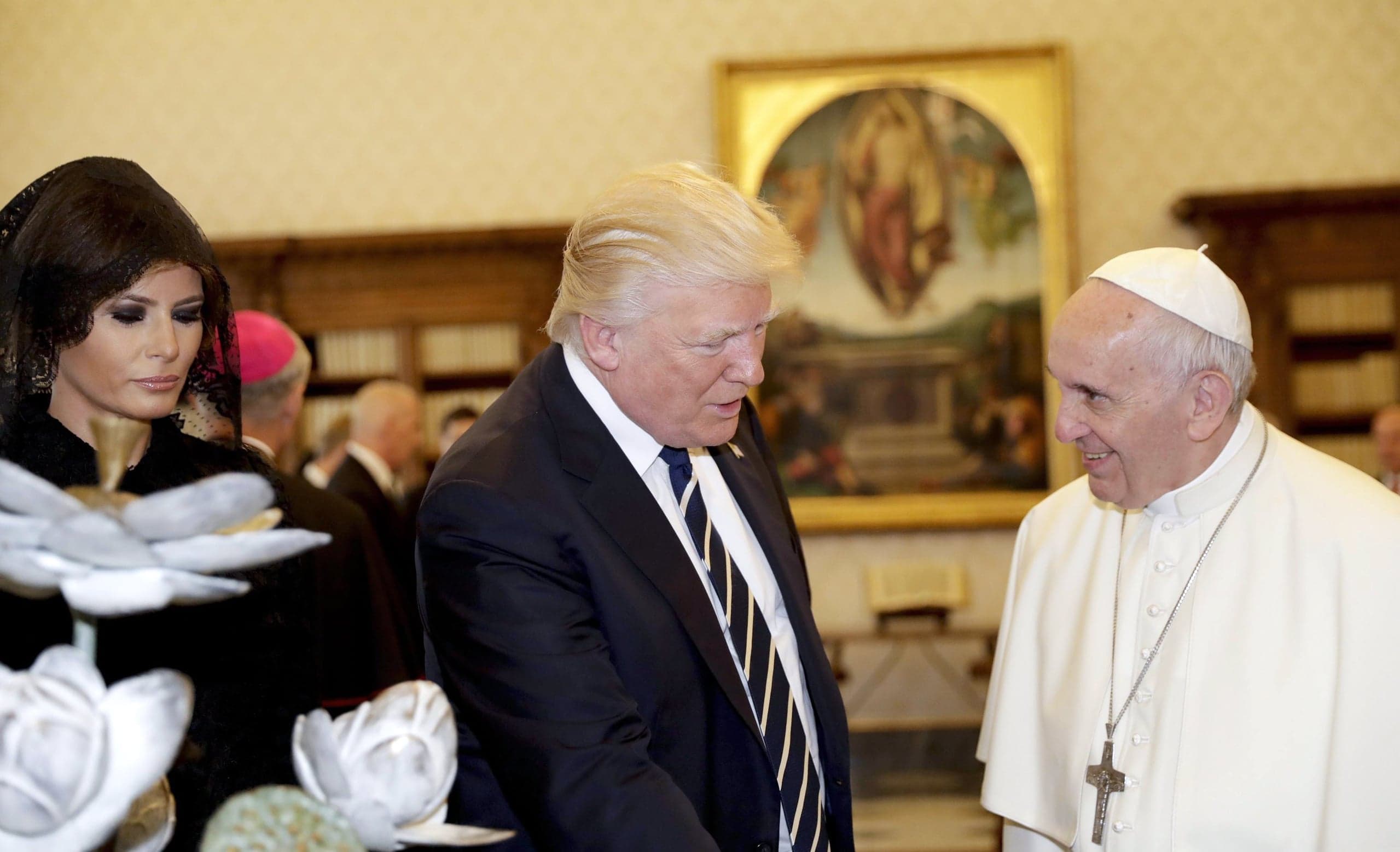 Pół godziny trwała długo wyczekiwana rozmowa papieża Franciszka z prezydentem Donaldem Trumpem w papieskiej bibliotece