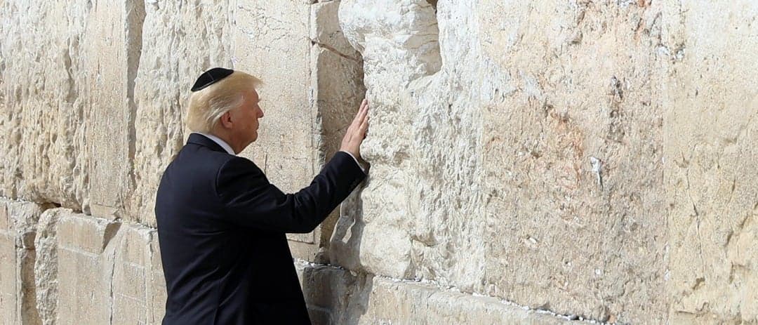 Donald Trump jako pierwszy urzędujący prezydent USA podczas oficjalnej wizyty stanął przed Ścianą Płaczu w Jerozolimie
