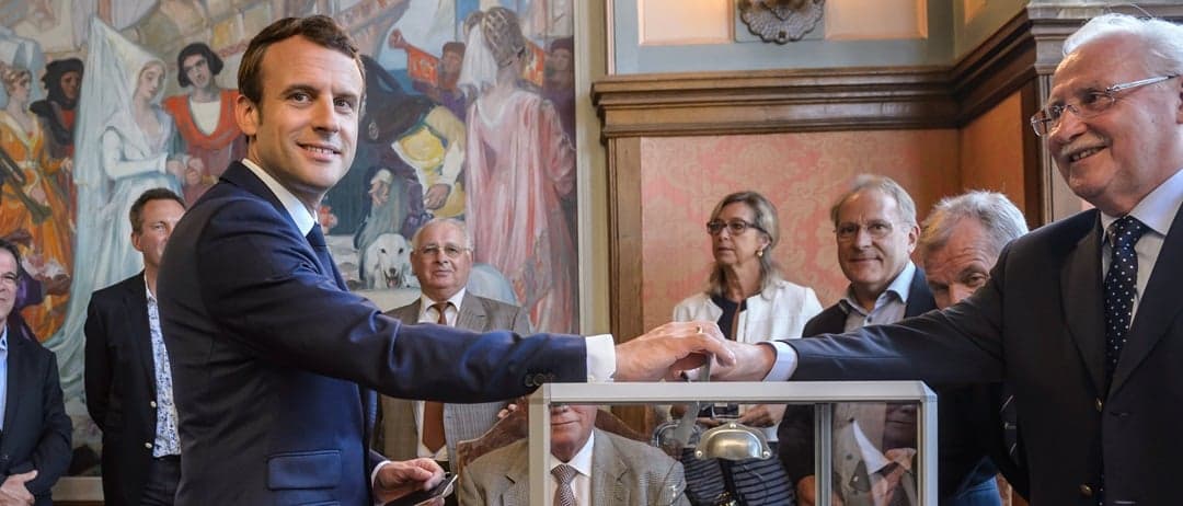 Partia Macrona wygrała wybory; uzyskała około 30%, Republikanie 21%, FN 14%, Francja Nieujarzmiona 11%, Socjaliści 10%