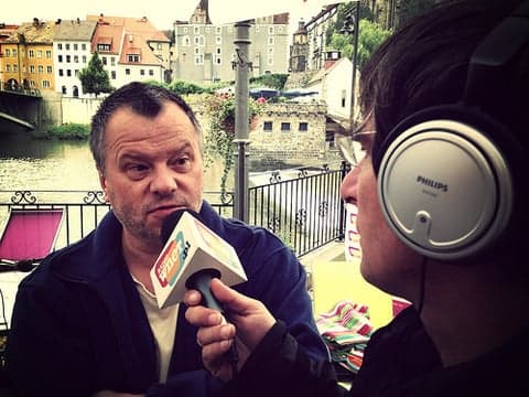 „Układ”, który zniszczył niepokornego dziennikarza i wydawcę, wyciąga pieniądze ze „skarbonki bogatyńskiej”