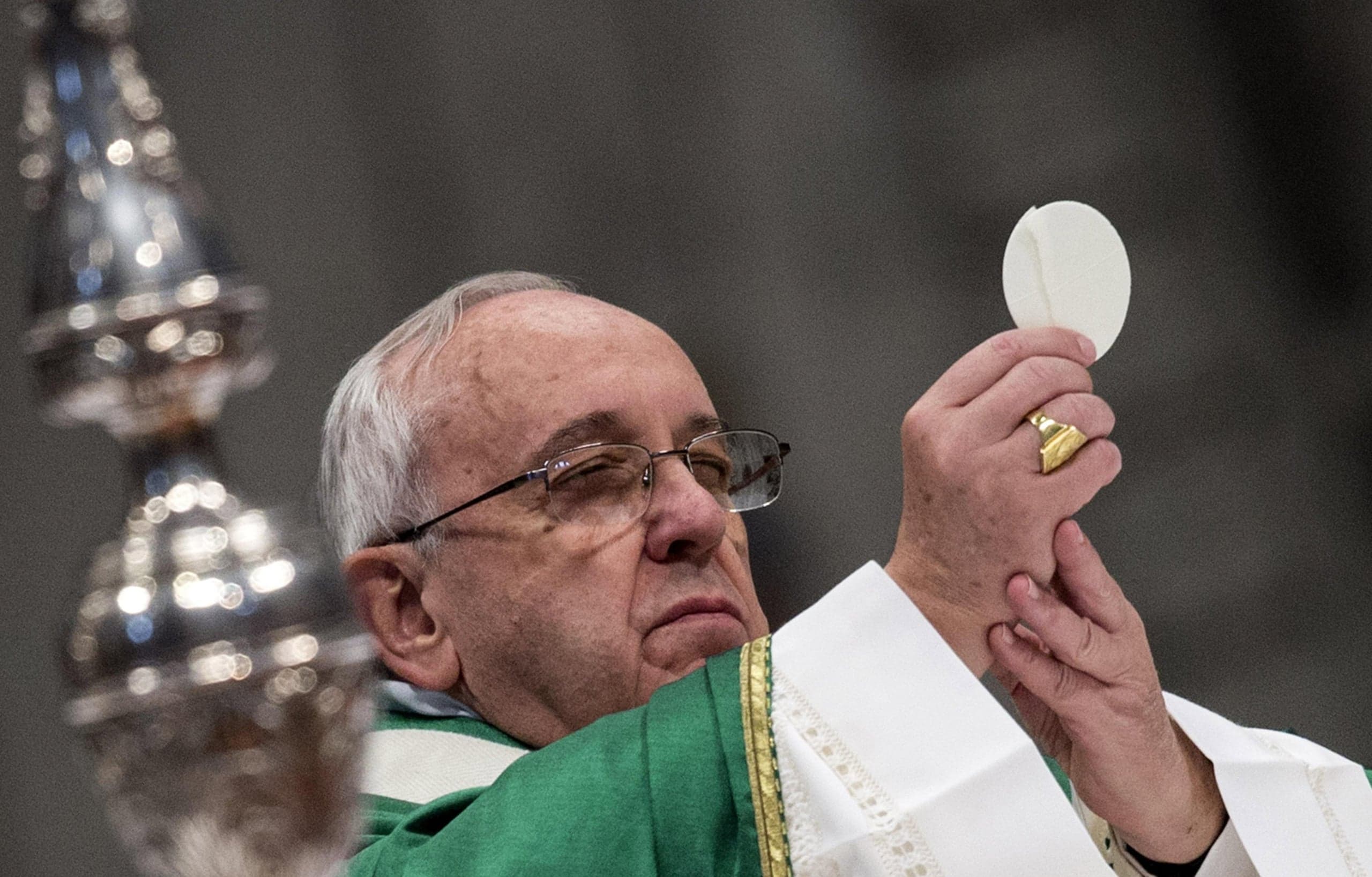 Papież Franciszek rewolucjonizuje drogę do świętości. Komentarze: To nowy rozdział historii Kościoła