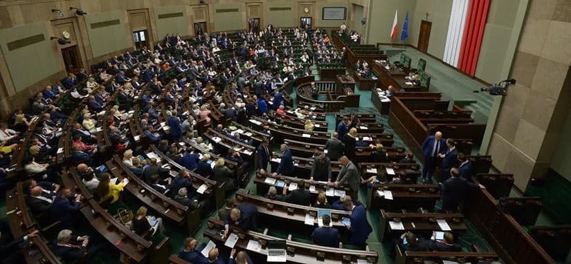 W Sejmie nocna burzliwa debata nad SN. Prezydent chce powoływania sędziów przez Sejm kwalifikowaną większością głosów