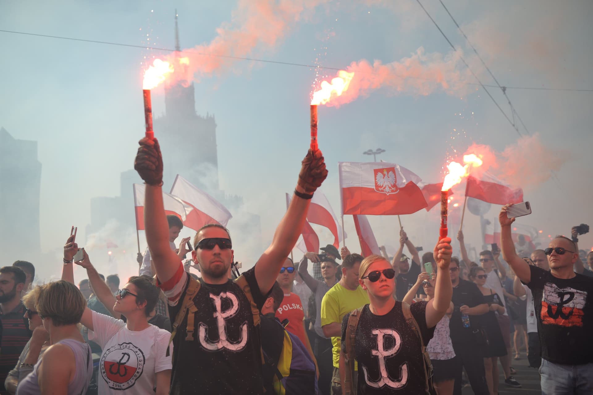 73. ROCZNICA POWSTANIA WARSZAWSKIEGO. O godzinie „W” zawyły syreny w hołdzie dla powstańców warszawskich
