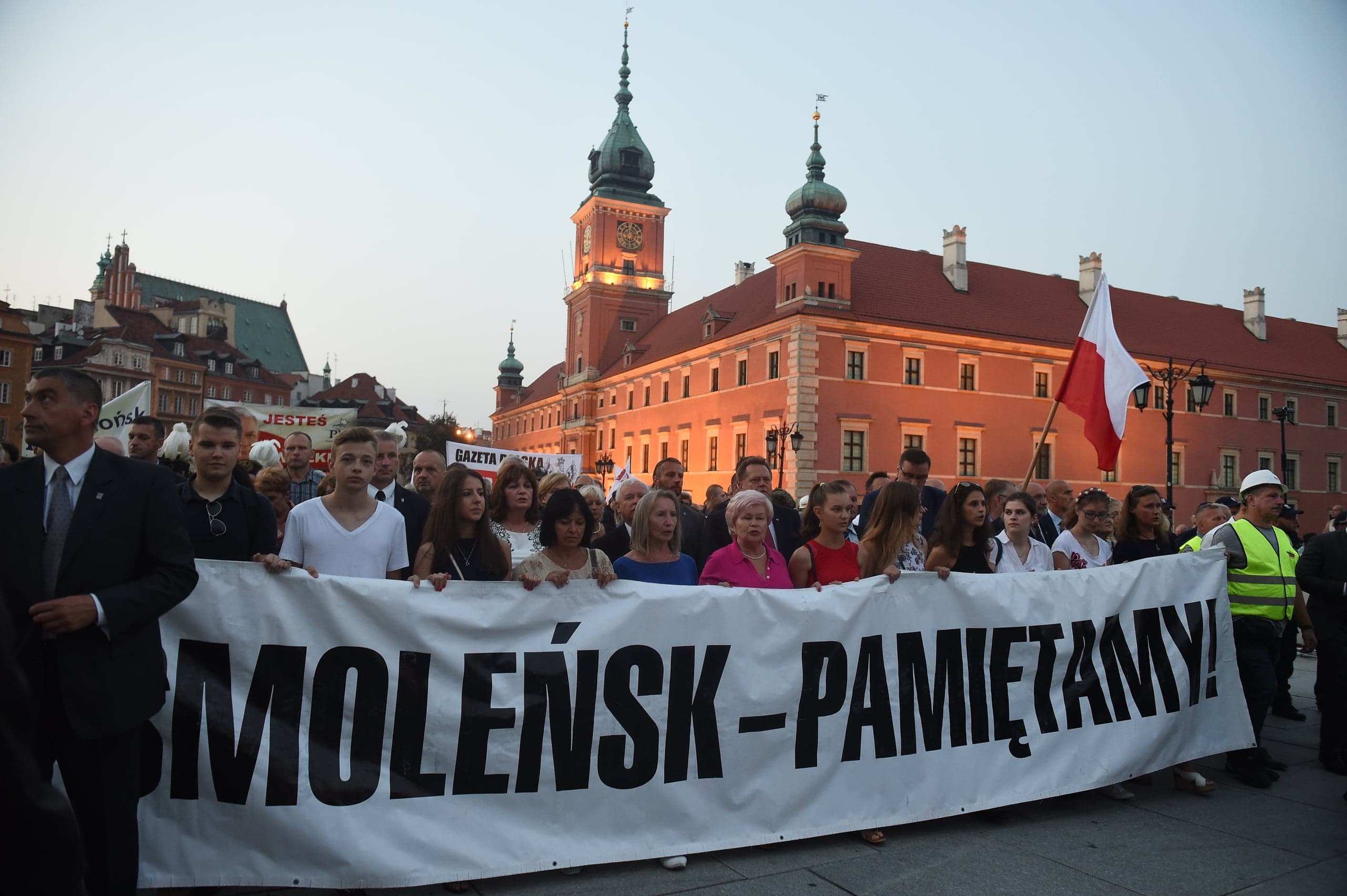 88 Miesięcznica Smoleńska/ Prezes PiS: wierzę, że w 8. rocznicę staną tu pomniki; będziemy mogli powiedzieć – „kończymy”