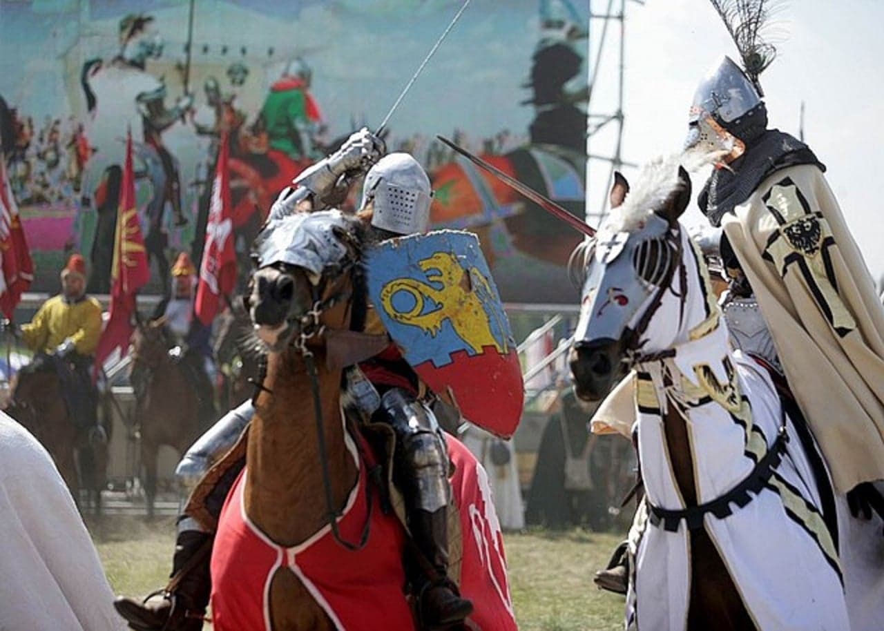Arkadiusz Dzikowski: Rekonstrukcje historyczne obalają mity. Średniowieczny rycerz jak dzisiejszy żołnierz pola walki