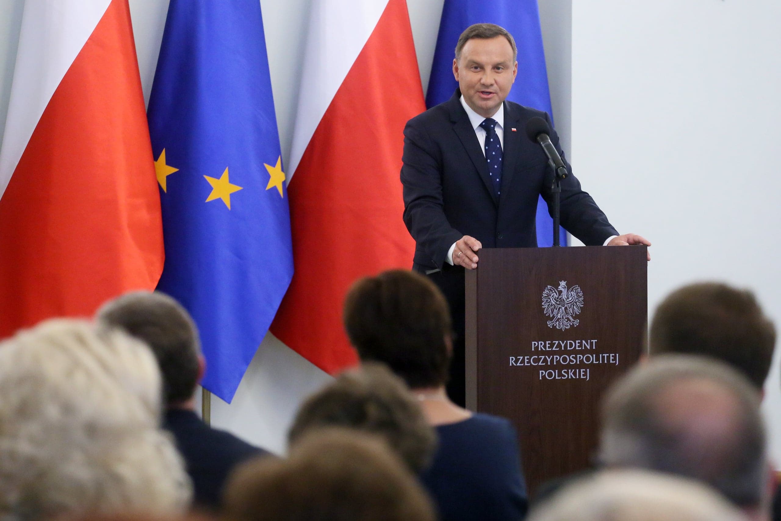 Mobilizacja w MSZ. Prezydent do ambasadorów RP: szkalowanie dobrego imienia Polski nie może pozostać bez reakcji