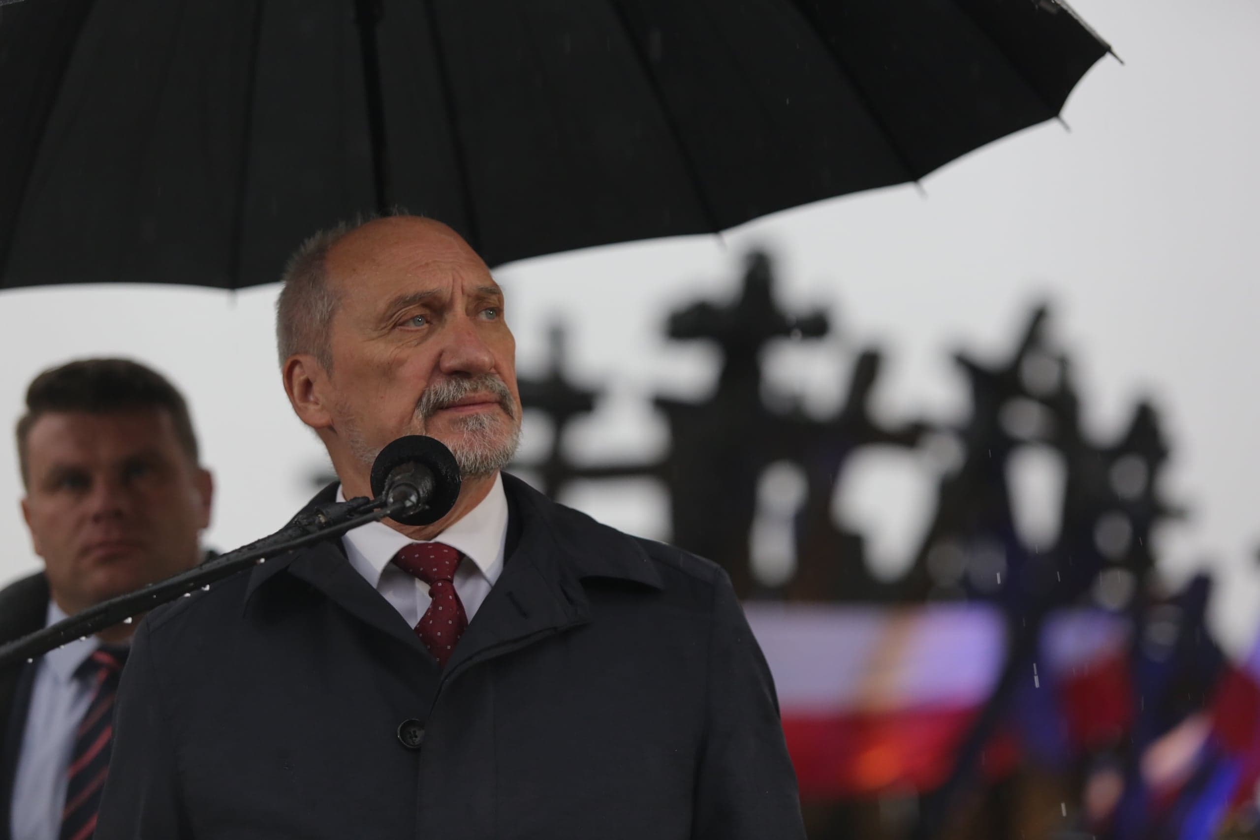 Macierewicz: Dzisiaj zostanie przekazany wniosek o rozpoczęcie postępowania śledczego w sprawie zamordowania Prezydenta