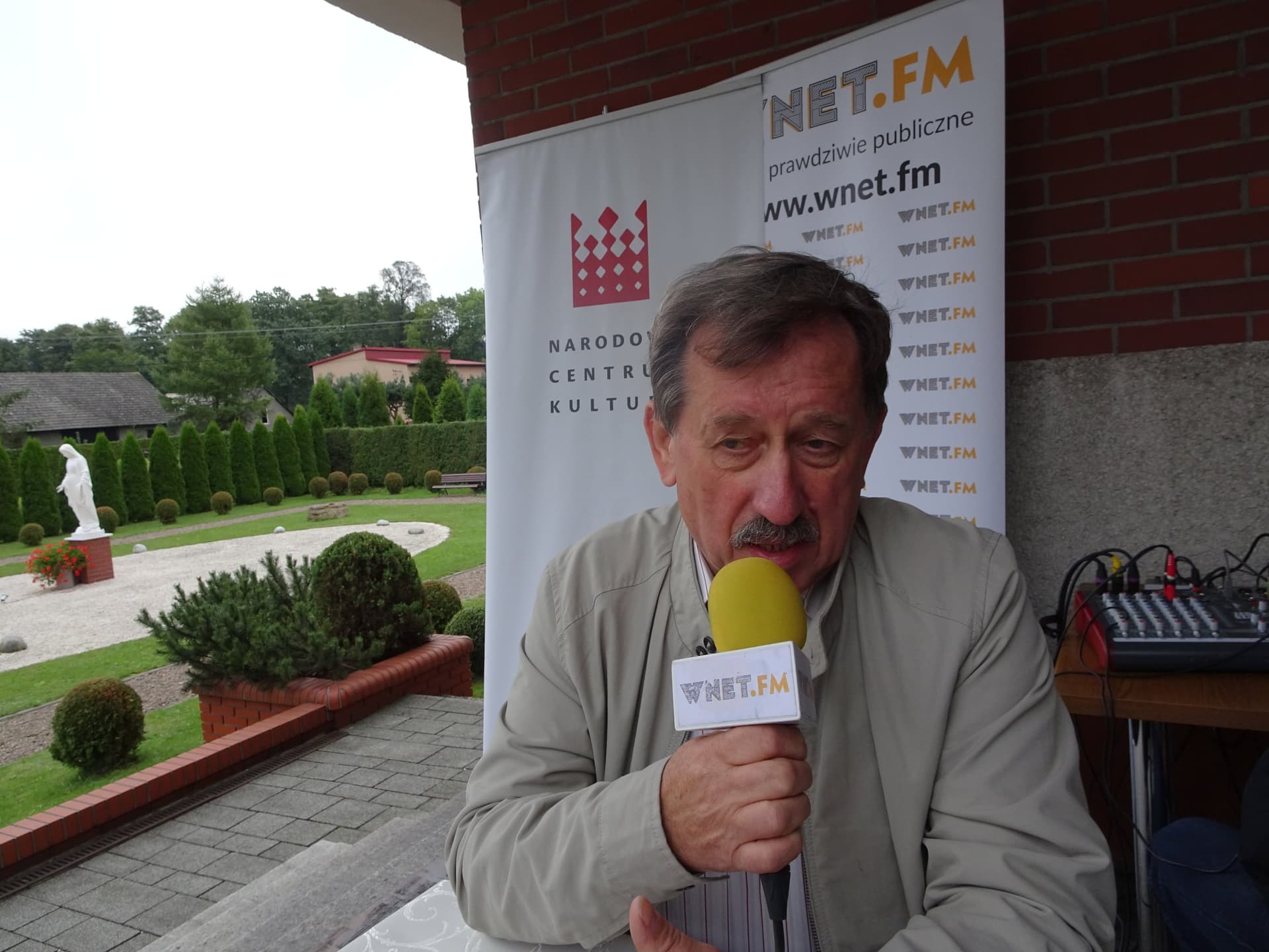 Andrzej Pająk o debacie publicznej: „Demokracja” i „konstytucja” to bożki, a realnie „jednostka zerem, jednostka bzdurą”