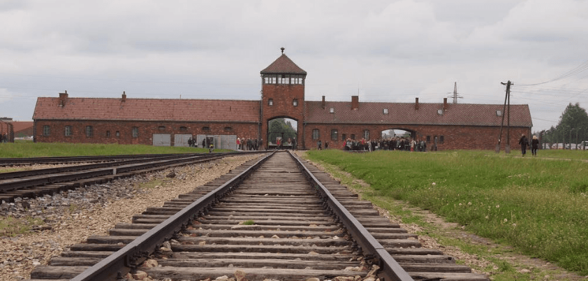 Kongresmen USA: Była też Polska, gdzie znajdowały się niektóre z najgorszych obozów koncentracyjnych. IPN reaguje