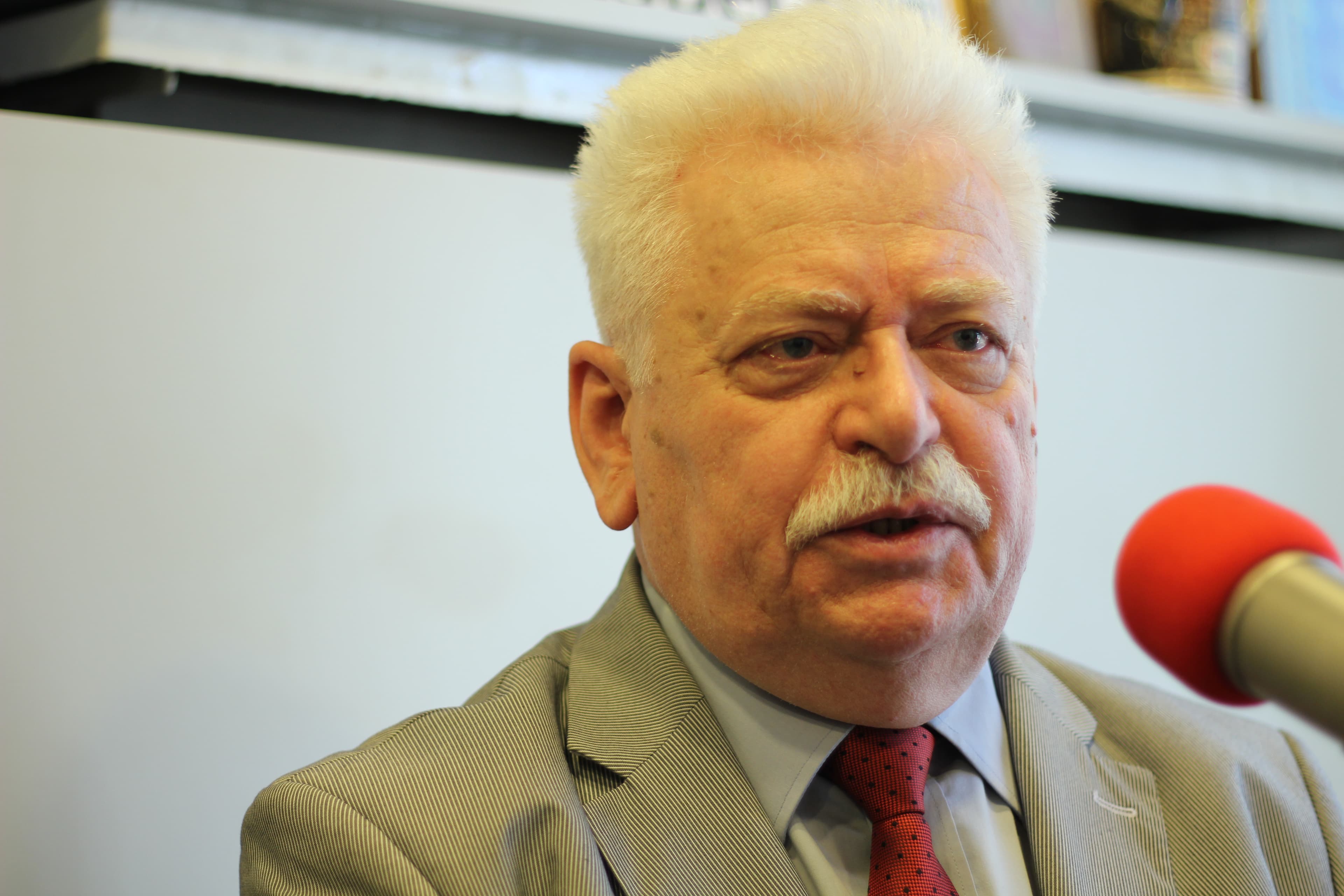 Prof. Szeremietiew: zamieszanie polityczne w Polsce jest bardzo szkodliwe z punktu widzenia bezpieczeństwa państwa