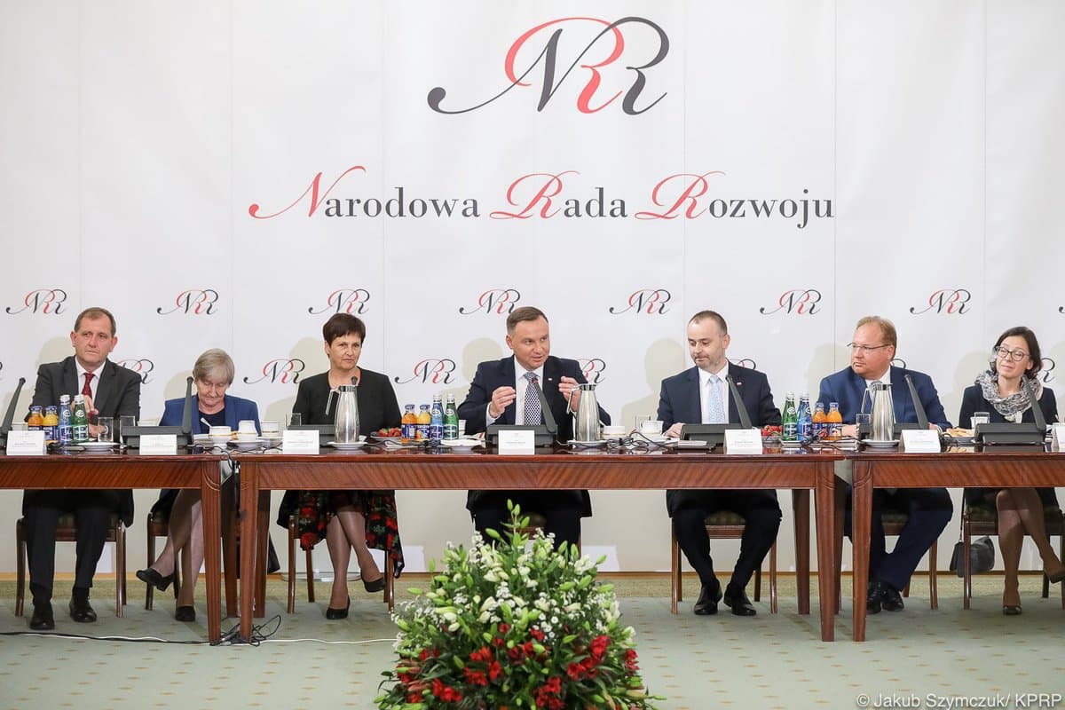 Andrzej Dera: Prezydent na pewno nie zrezygnuje z referendum konstytucyjnego, ale możliwa jest modyfikacja pytań
