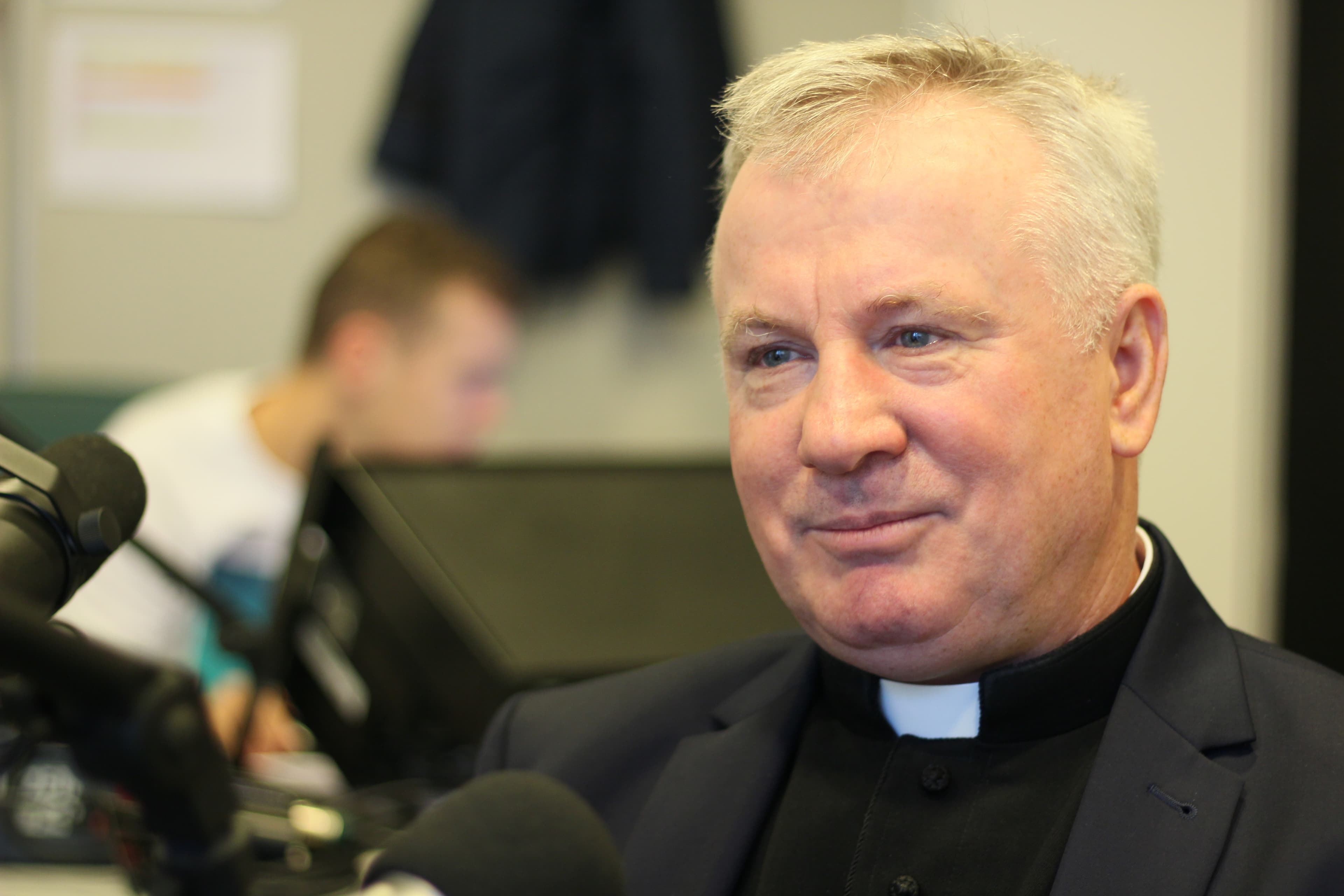 Ks. prof. Tadeusz Guz: W świetle konkordatu i prawa Bożego nikt nie może ograniczać dostępu do sakramentów świętych