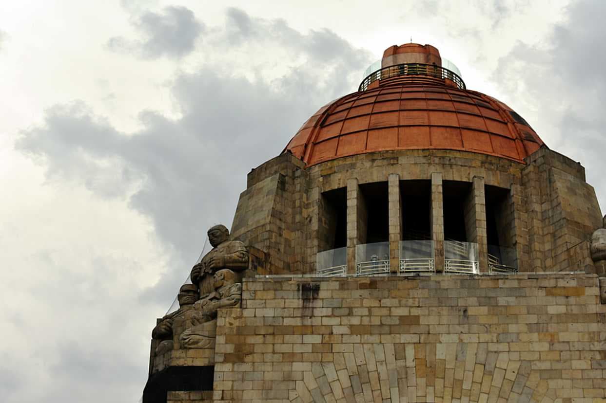 Architektura Meksyku: od piramid po wieżowce / Arquitectura de México: de las pirámides hasta los rascacielos