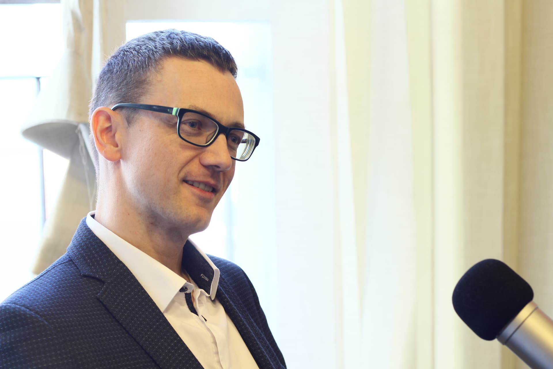 Okoński (wiceminister cyfryzacji) o budowie sieci 5G, jej następstwach, firmie Huawei i cyberbezpieczeństwie Polski