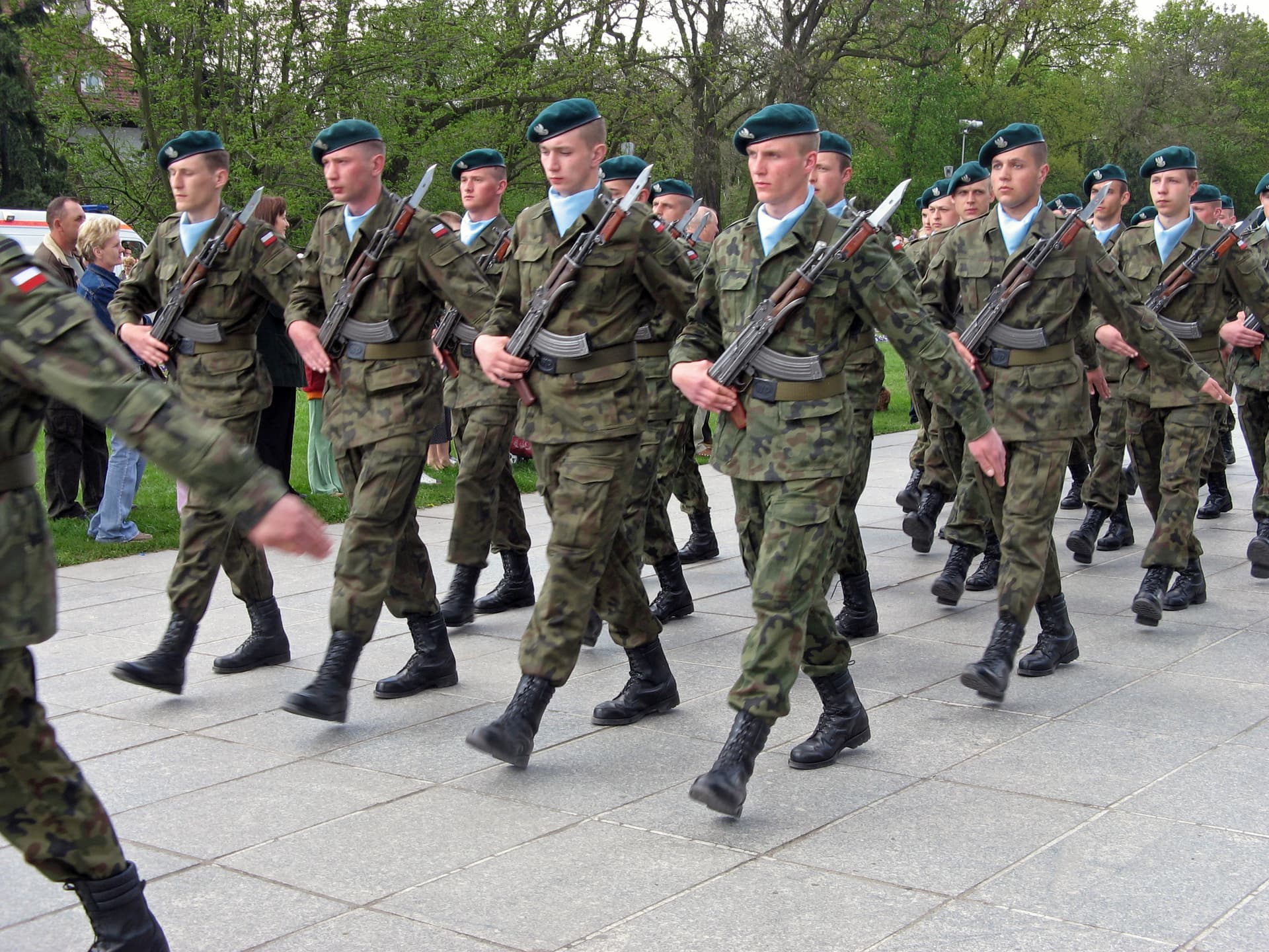 Gen. Leon Komornicki: brak poboru do wojska w kraju graniczącym z Rosją jest absurdem