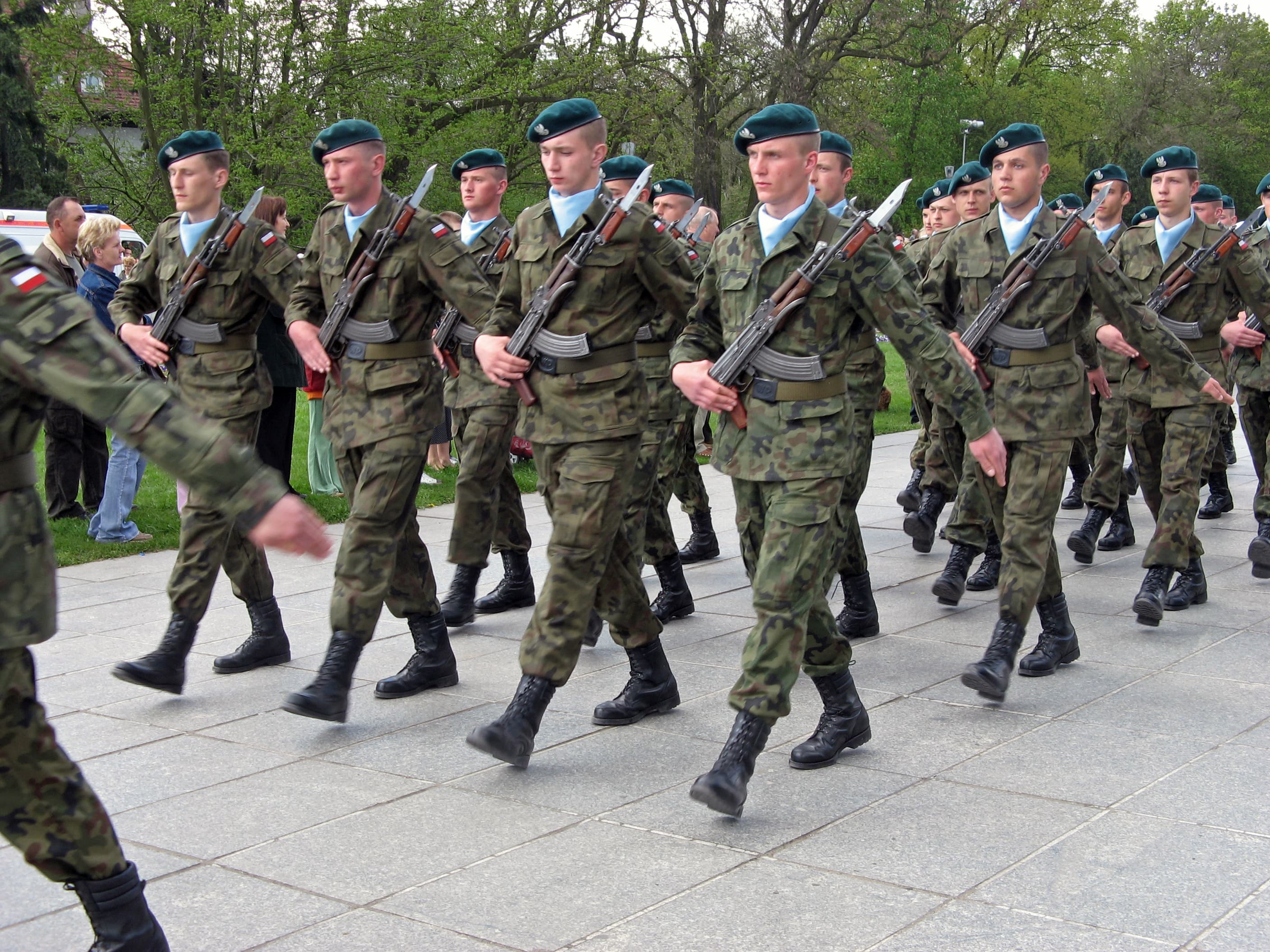Gen. Leon Komornicki: brak poboru do wojska w kraju graniczącym z Rosją jest absurdem