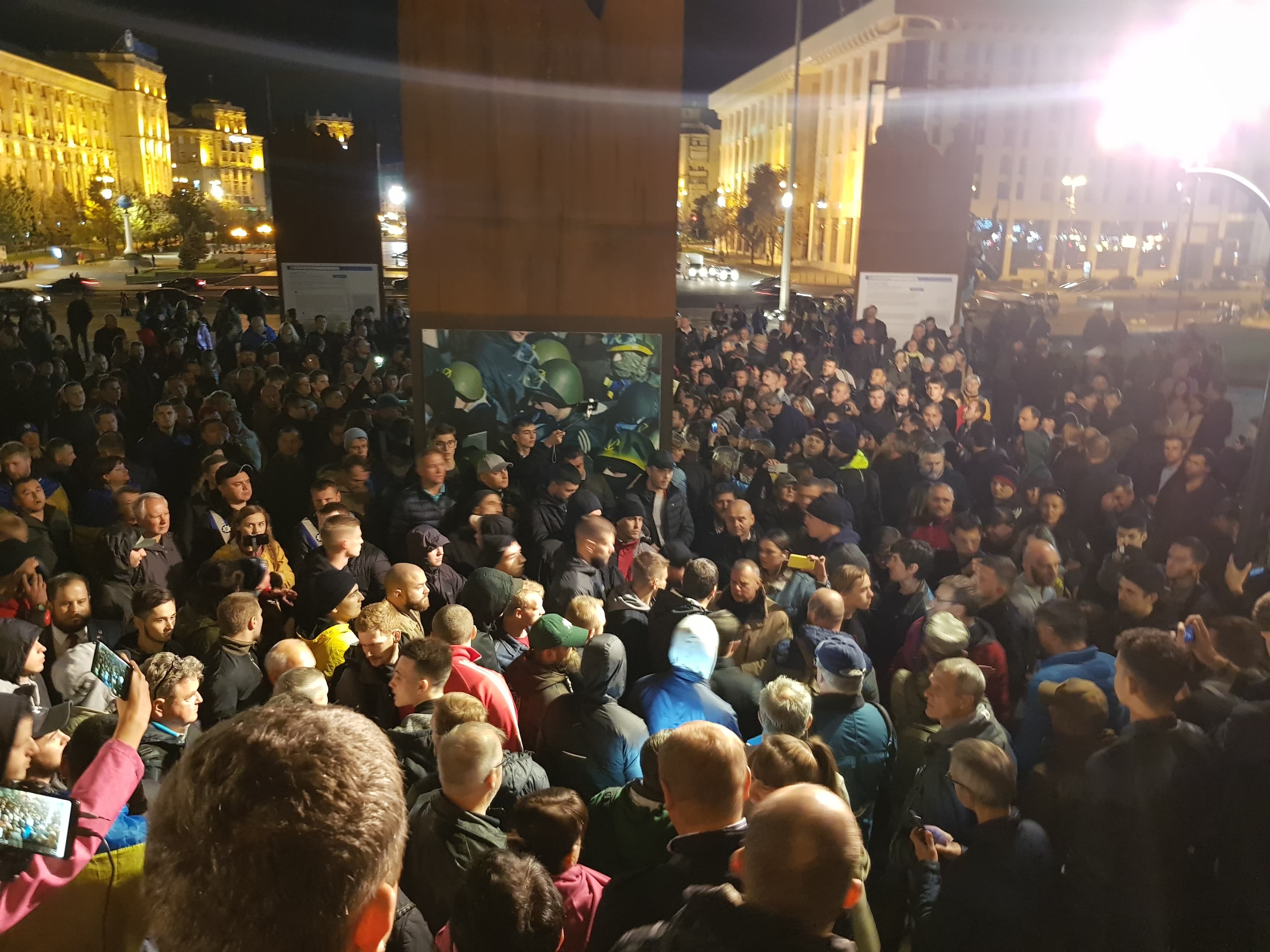 Ukraina: Kilka tysięcy osób protestowało przed siedzibą prezydenta Wołodymyra Zełenskiego