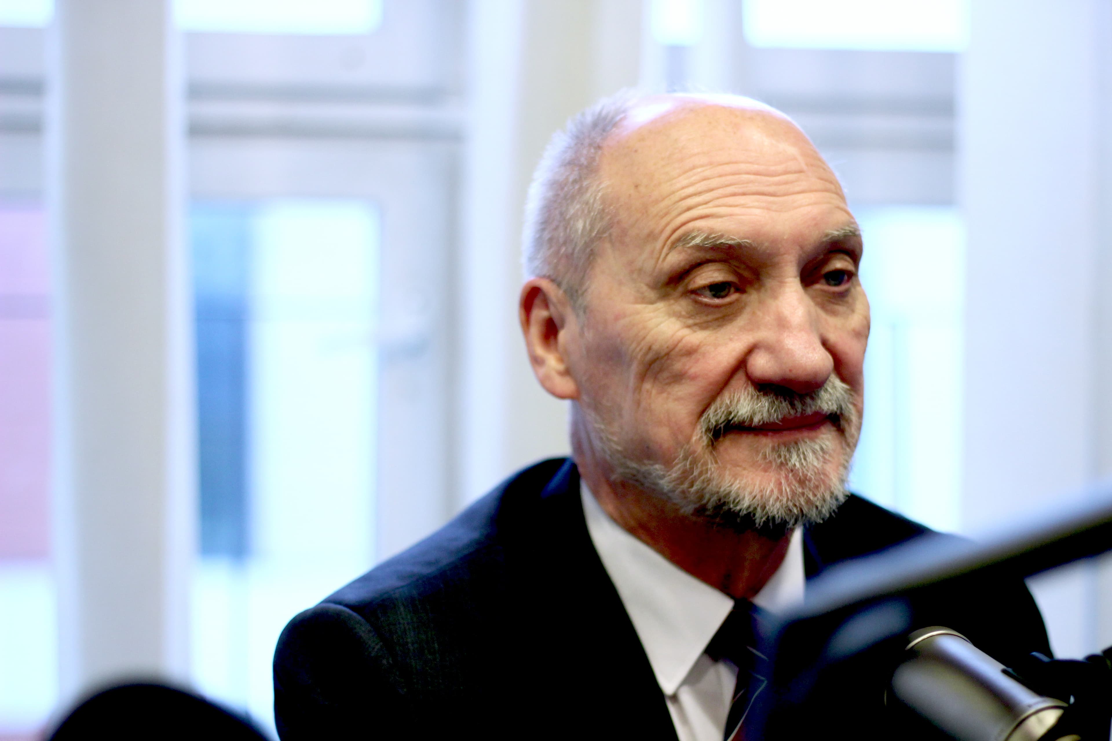 Macierewicz: Wiele wskazuje, że struktura pierestrojki i Okrągłego Stołu służyła budowie neosocjalistycznego systemu