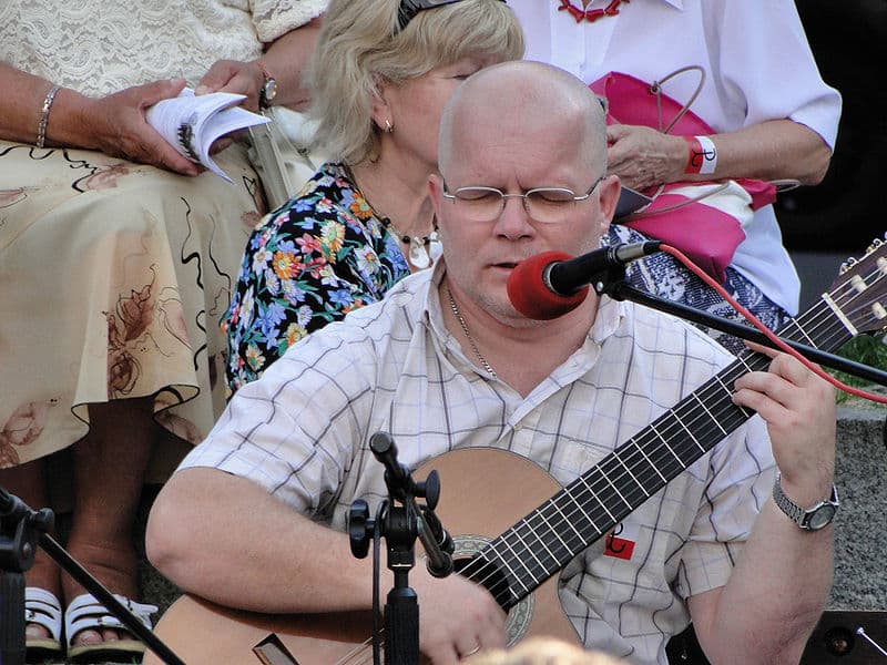„Nikt tak do nas nie śpiewał”. Wspomnienie o Andrzeju Kołakowskim