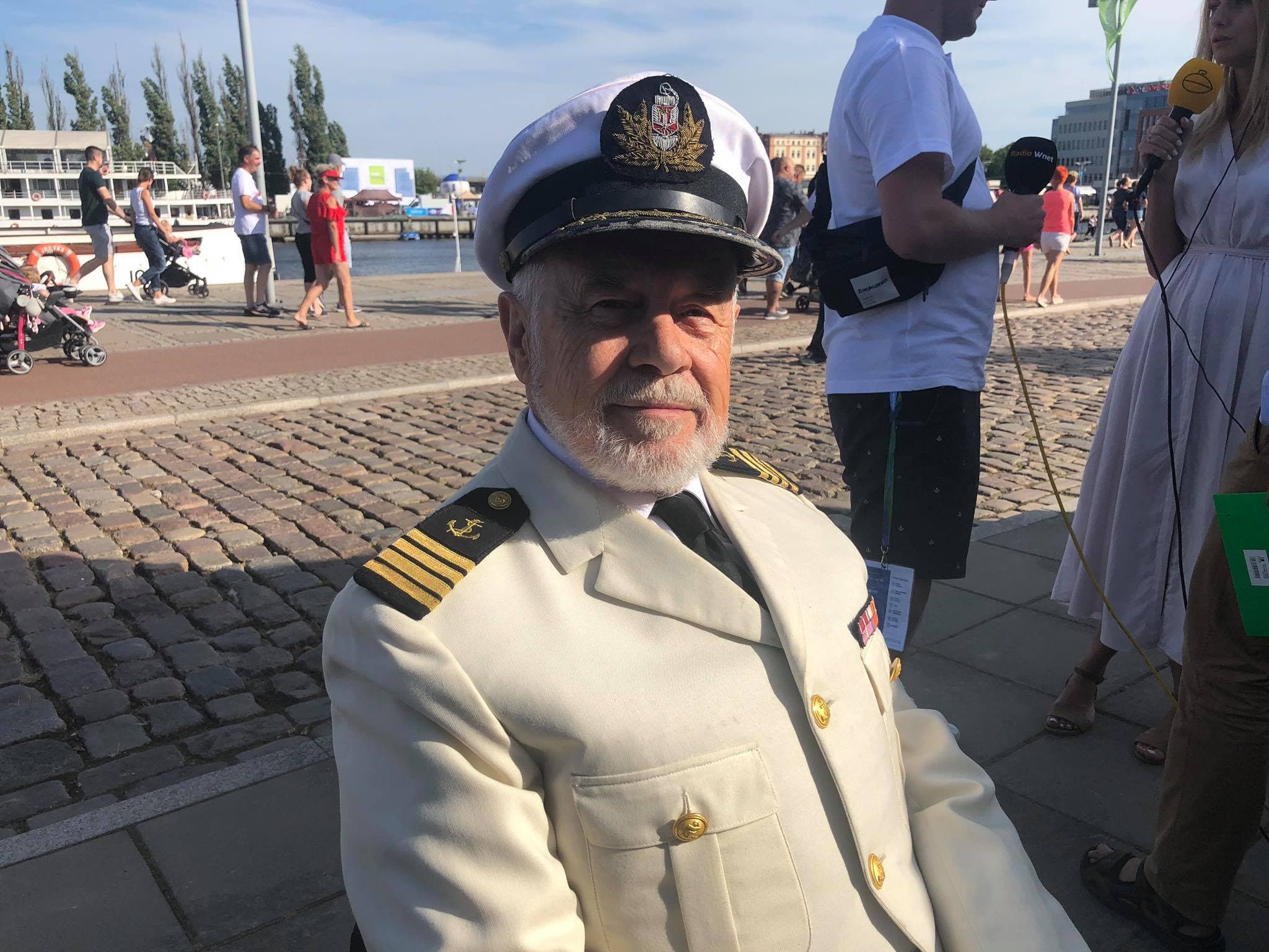 kpt. Józef Gawłowicz z barwnymi opowieściami i anegdotami zbieranymi przez 43 lata służby morskiej