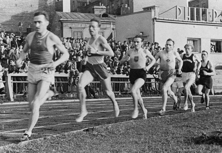 Dr Kamil Potrzuski: sport w międzywojennej Warszawie był bardzo powiązany z polityką i statusem społecznym