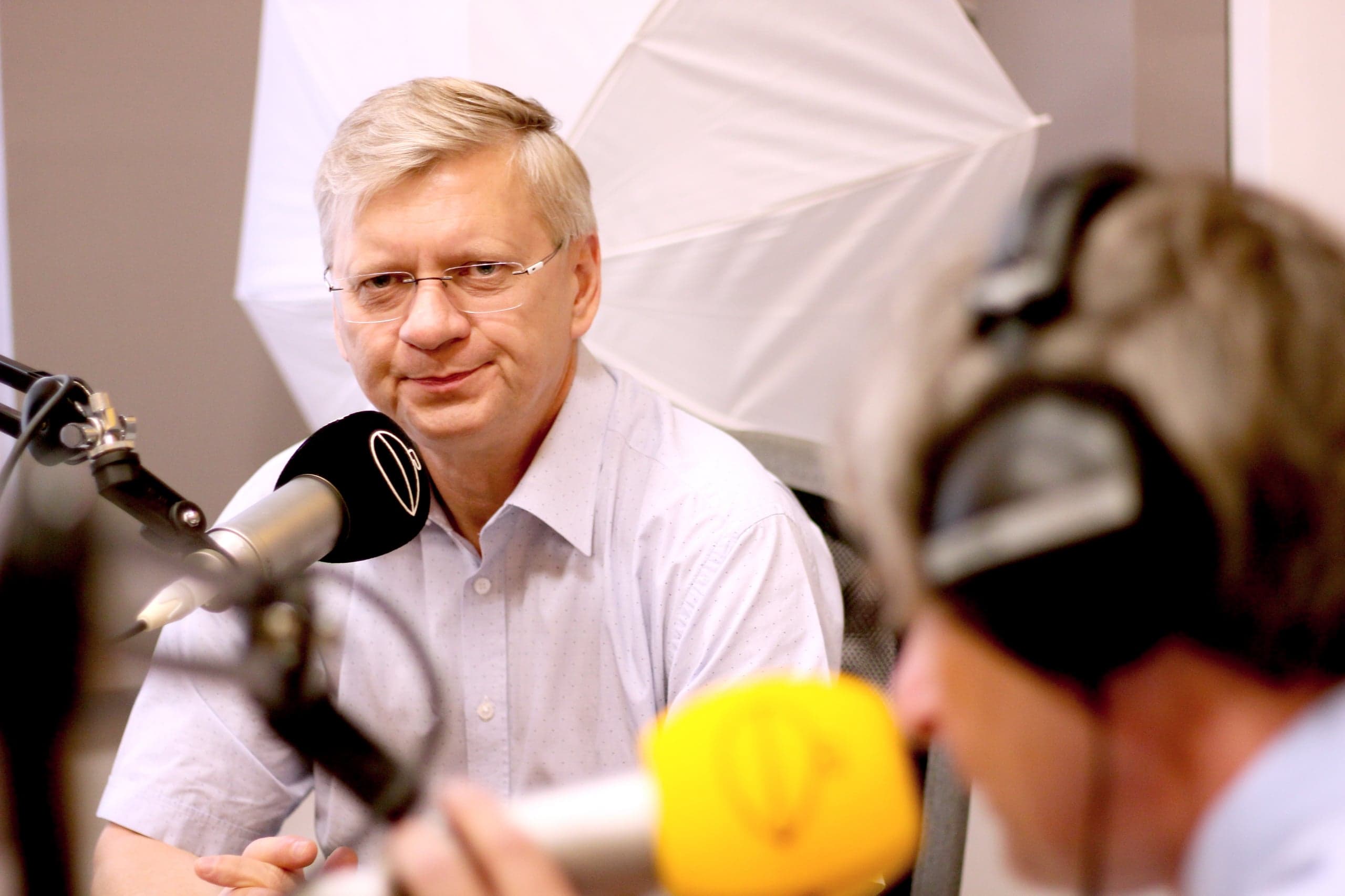 Maciej Szymanowski: Premier Orban dąży do otrzymania funduszy KPO