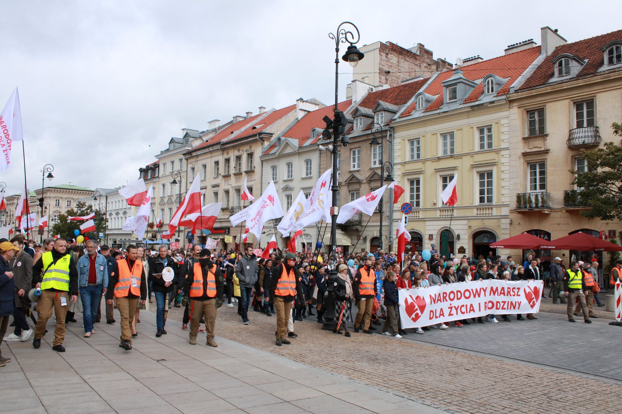 Balony, cukierki, koncert Arki Noego. Odbył się Narodowy Marsz dla Życia i Rodziny. Brały w nim udział znane osoby