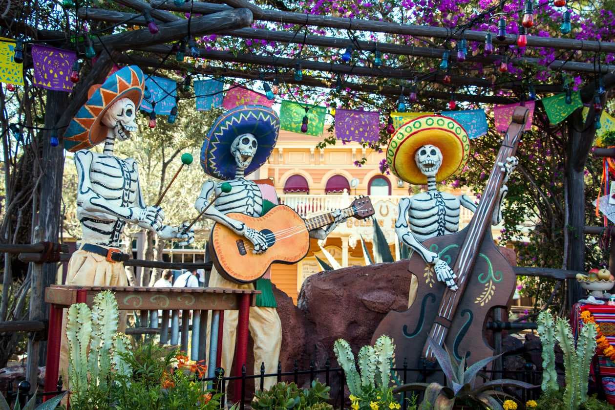 Día de los Muertos w meksykańskim folklorze/El Día de los Muertos en el folklore mexicano
