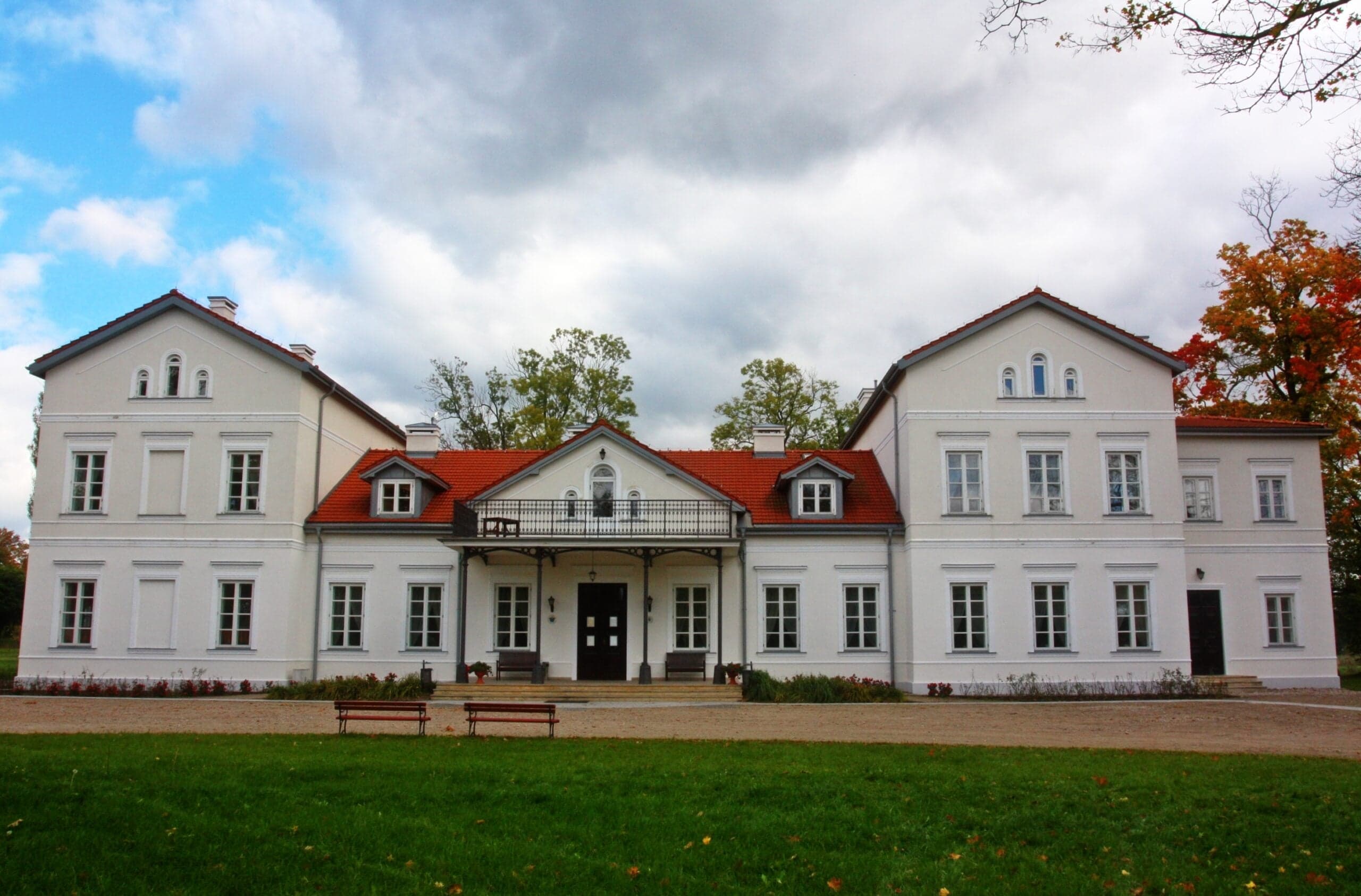 Powrót ziemian – historia odzyskiwanych dworów i ich właścicieli