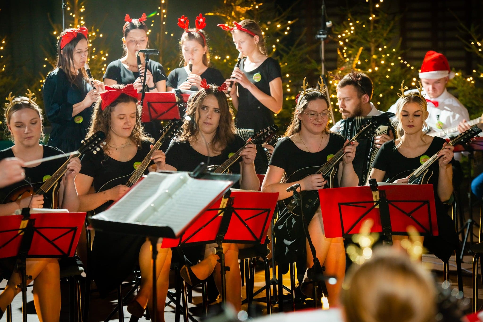 Świąteczny czas Wigilii w Radiu Wnet i prezent od mandolinowej Orkiestry Campanella z Cekcyna