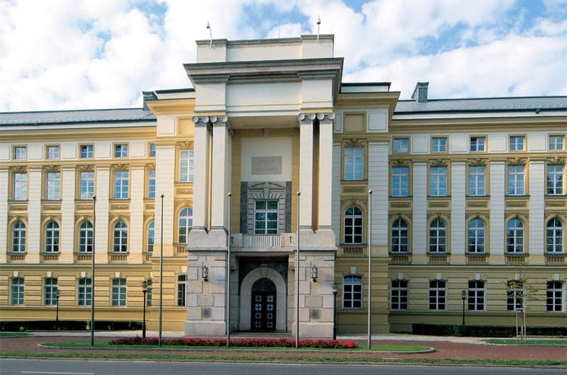 Dr hab. Bartłomiej Biskup: istnieje ryzyko, że rząd dalej będzie działał za pomocą rozporządzeń