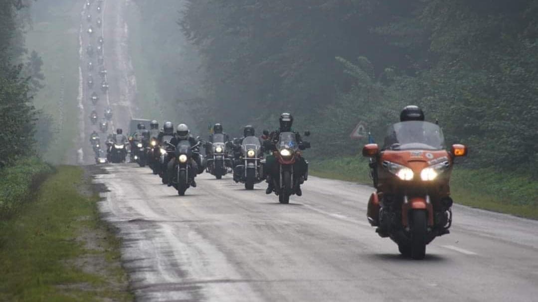 Motocykliści z Polski nawiedzą Naddniestrze, żeby upamiętnić ofiary pomordowane przez NKWD. Mówi Michał Szeliga