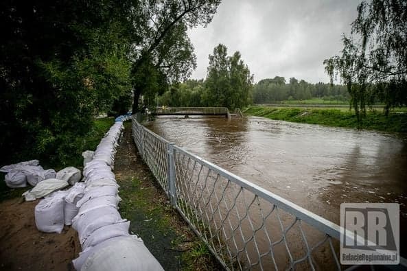 Burmistrz Kamiennej Góry: stawianie kolejnych worków z piaskiem nie ma sensu. Skupiamy się na ewakuacji ludności
