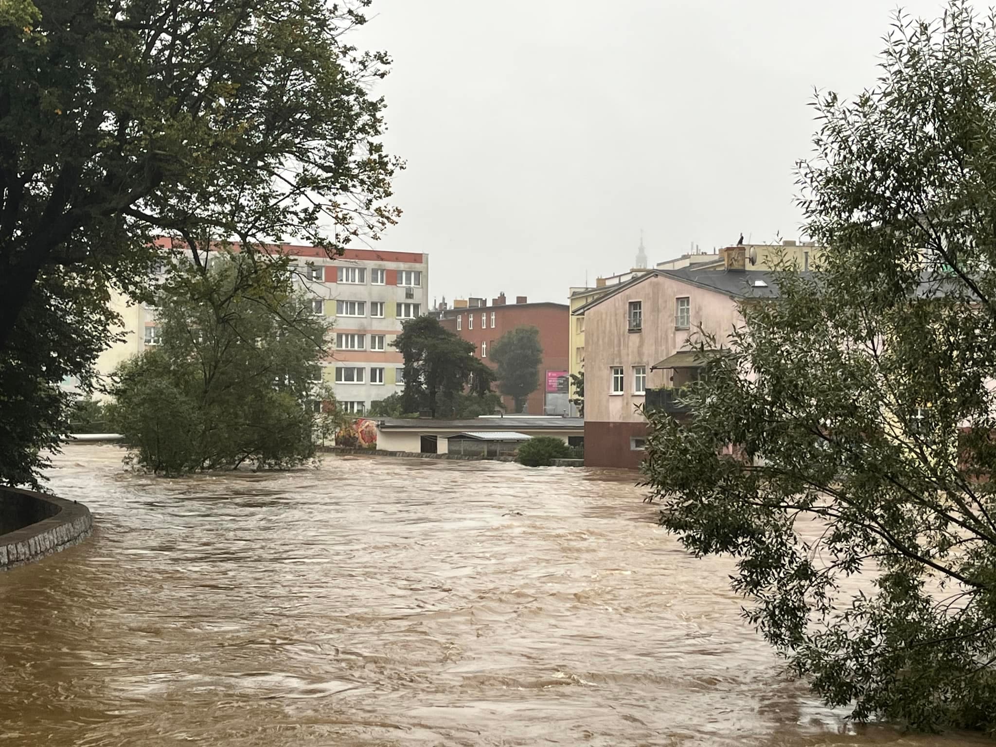 Prezydent Jeleniej Góry: mieszkańcy ramię w ramię zabezpieczali miasto przed kataklizmem; natura okazała się silnejsza