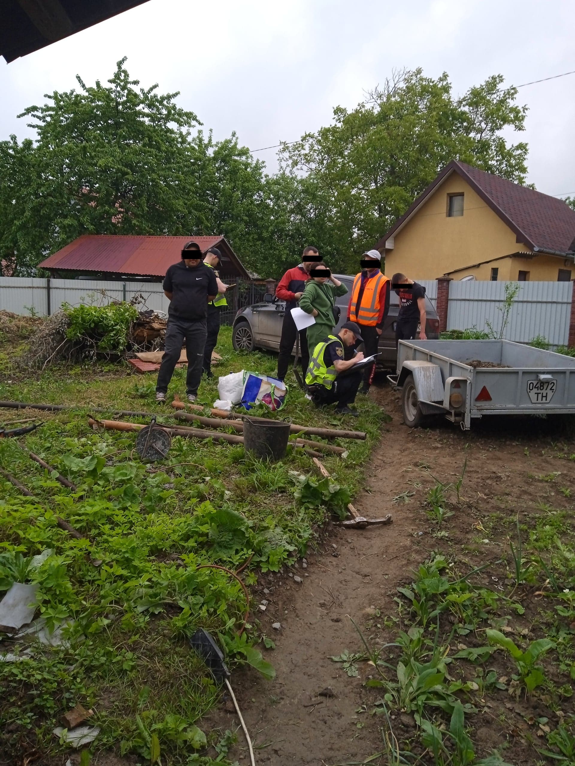 Sprzedam dom na Ukrainie razem z Polakami, czyli dramat sióstr Capiw. Orysia mówi: „Przebili kominy, chcą nas zaczadzić”