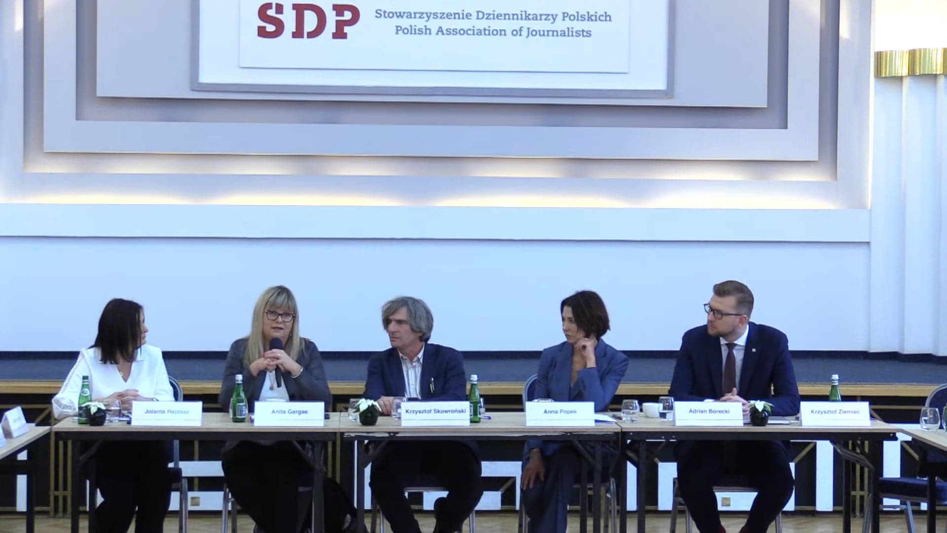 Zbrodnia bez kary. „Likwidacja” mediów publicznych w Polsce 2023 – 2024 – Konferencja SPD